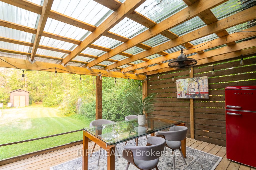 115 Everton Dr W