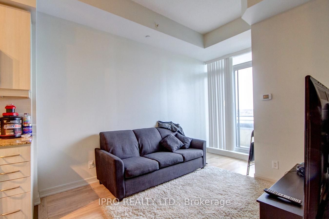 9201 Yonge St, #802
