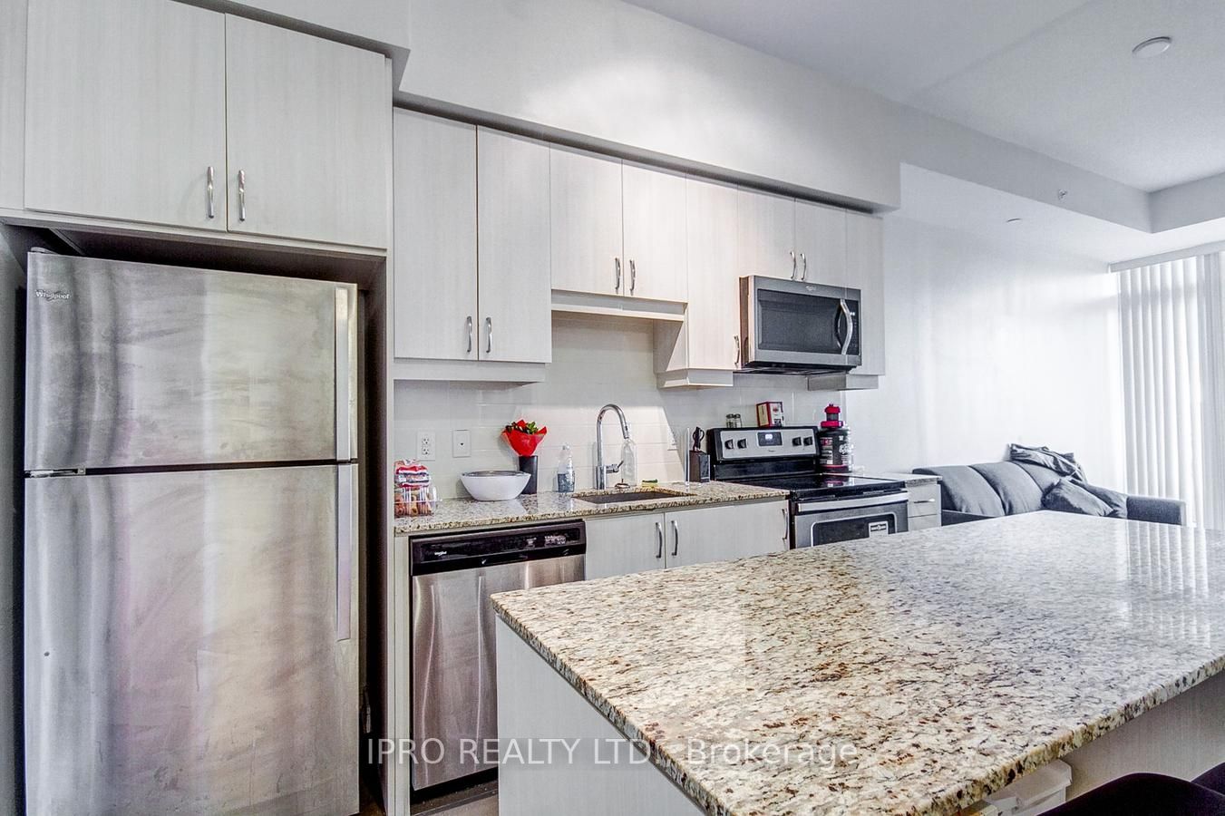 9201 Yonge St, #802