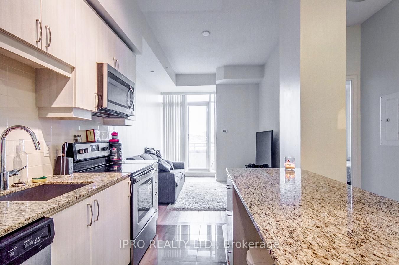 9201 Yonge St, #802