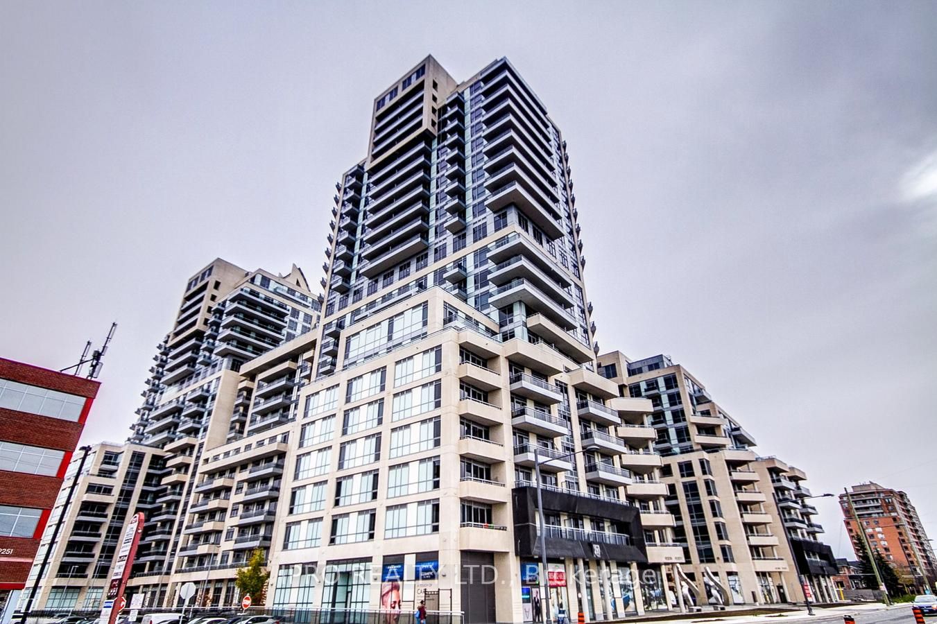 9201 Yonge St, #802