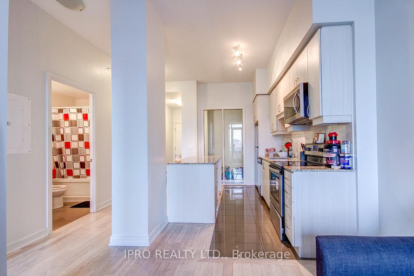 9201 Yonge St, #802
