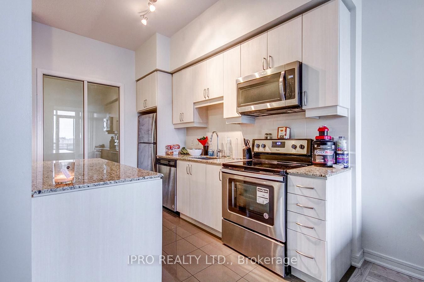 9201 Yonge St, #802