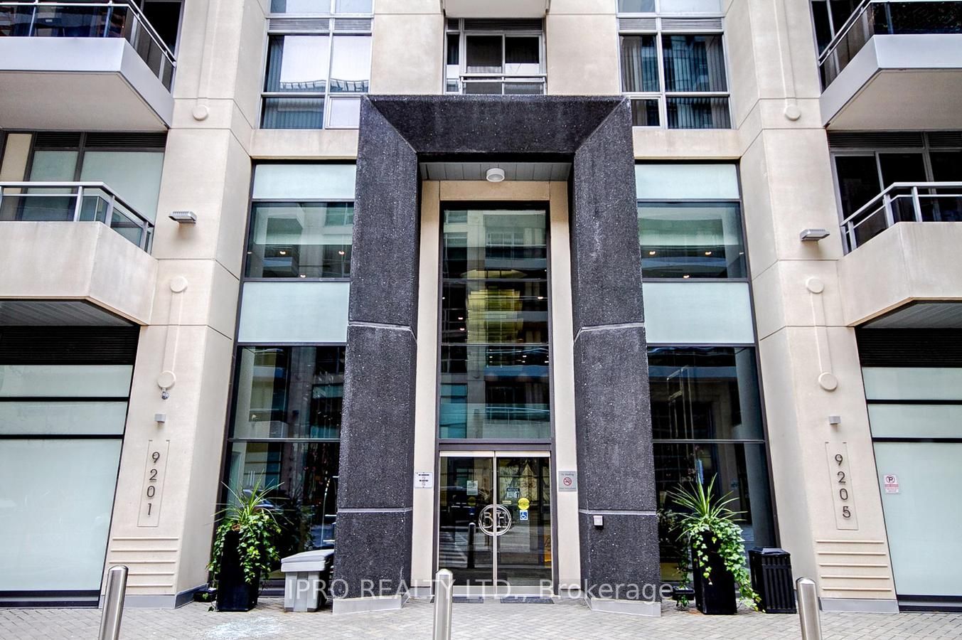 9201 Yonge St, #802