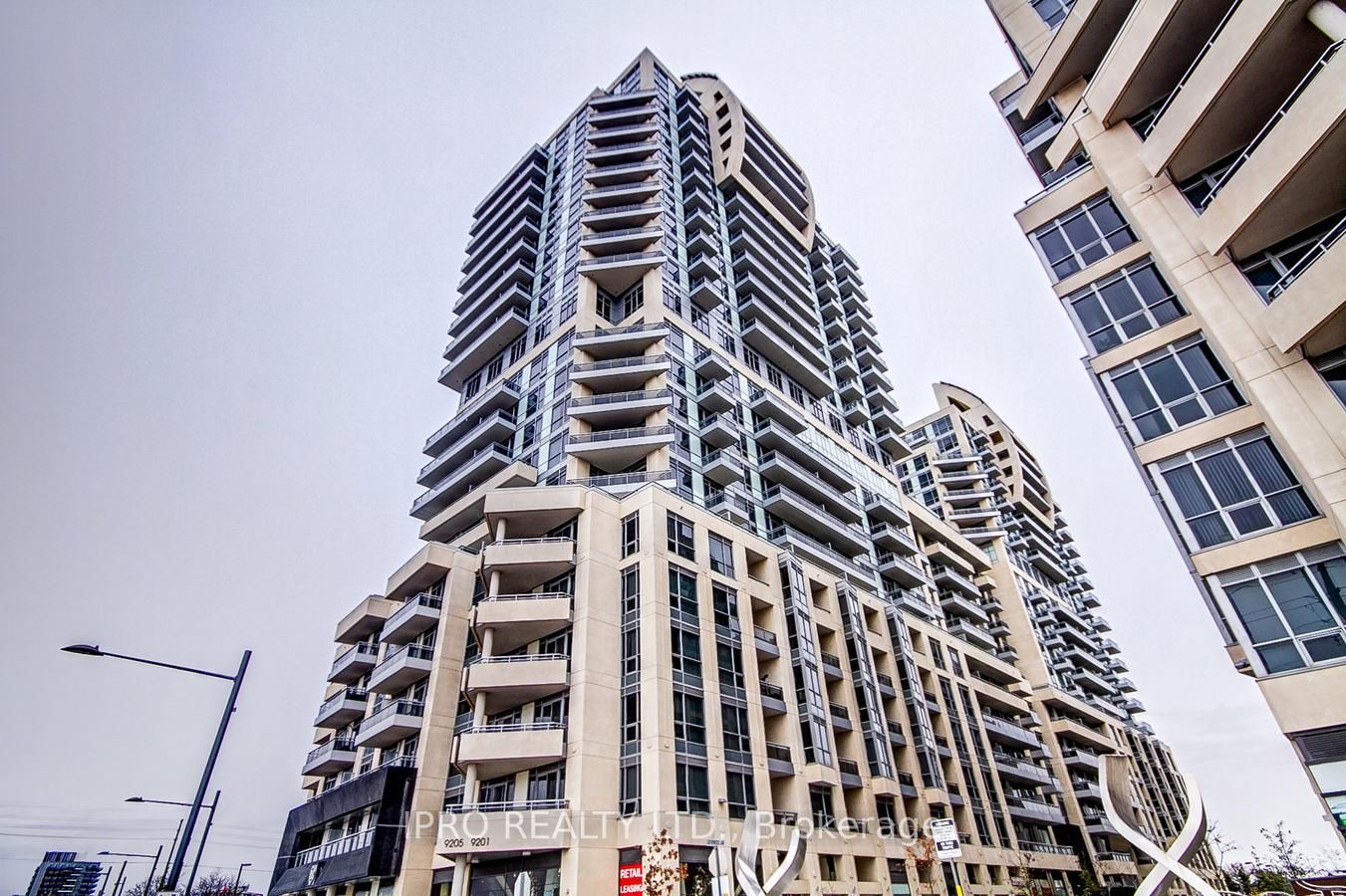 9201 Yonge St, #802