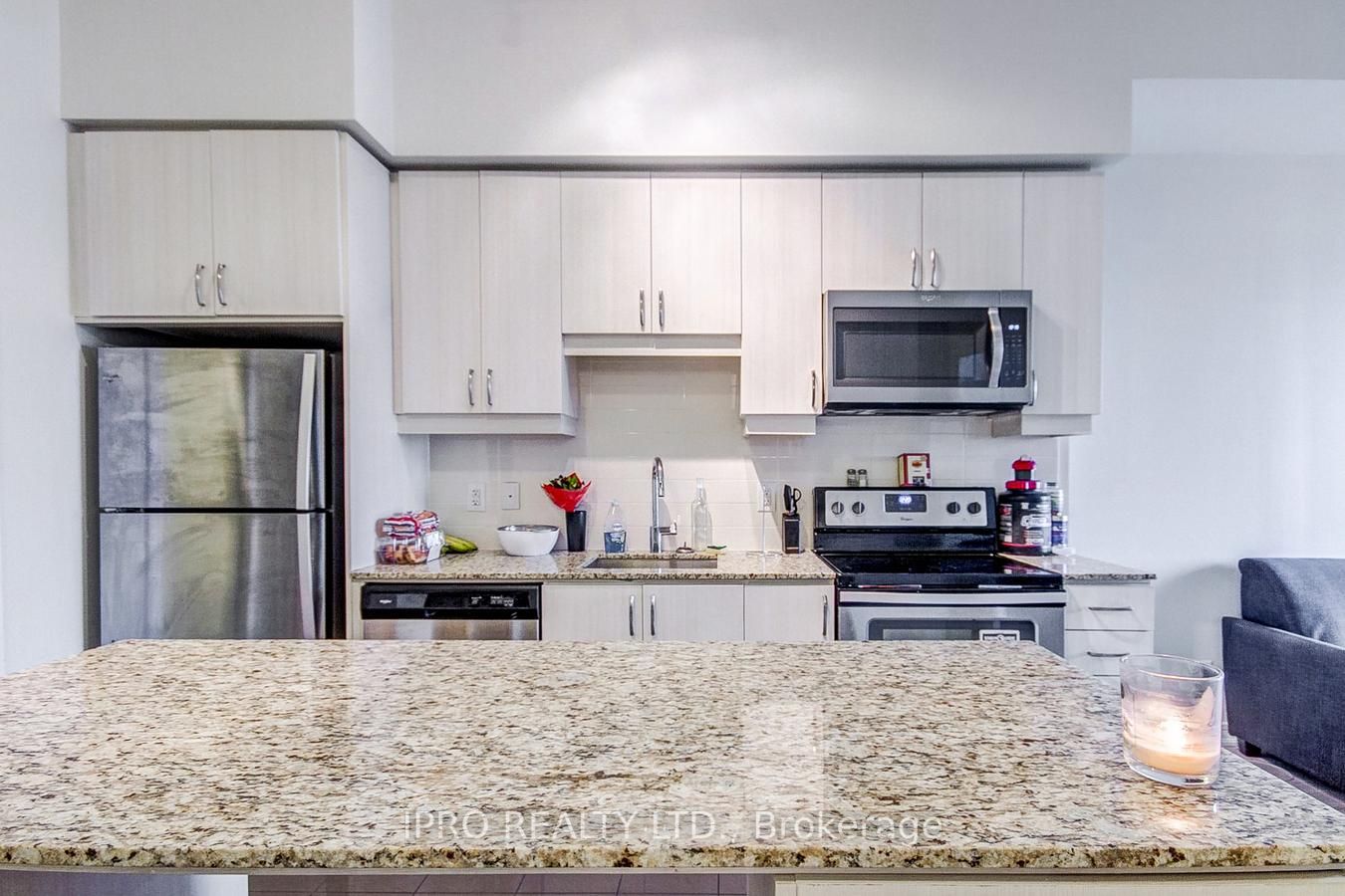 9201 Yonge St, #802