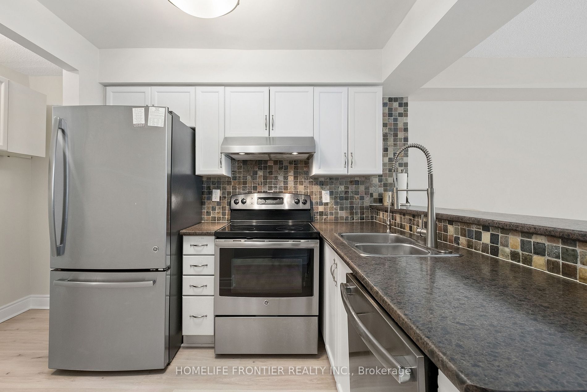309 Major Mackenzie Dr E, #601