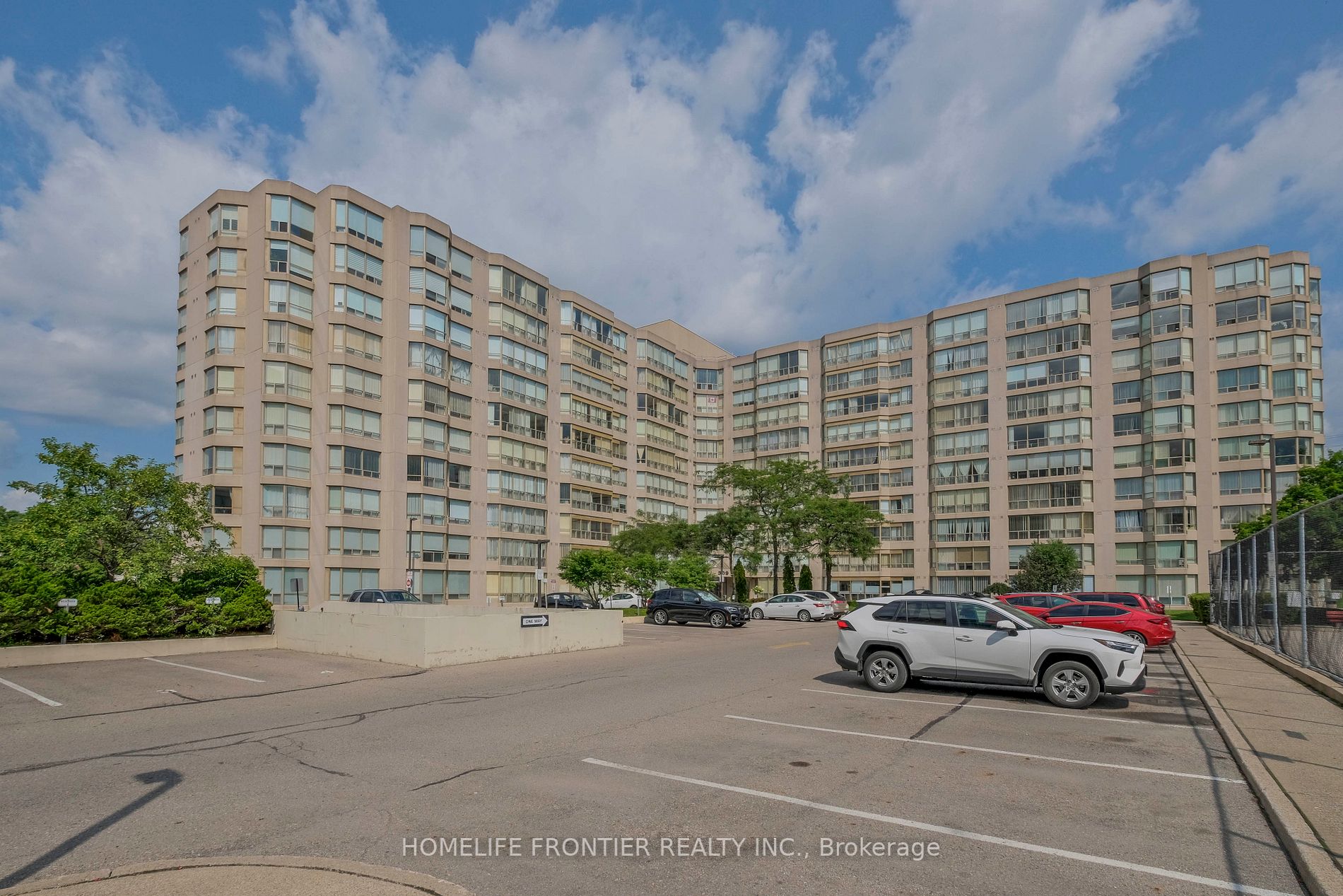 309 Major Mackenzie Dr E, #601