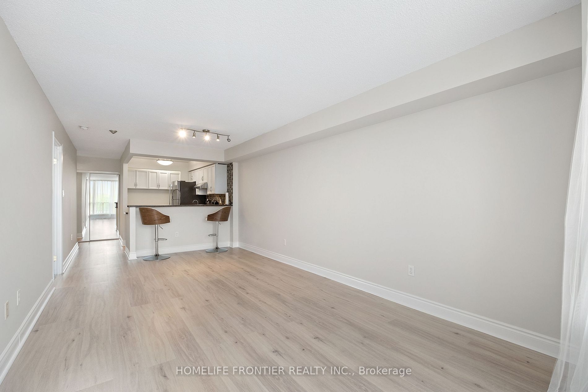 309 Major Mackenzie Dr E, #601
