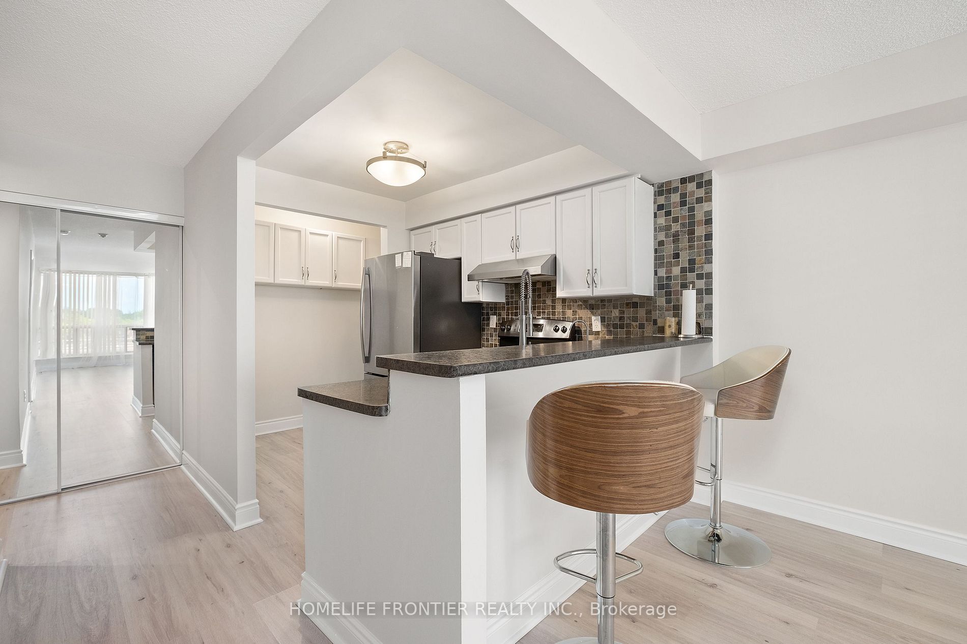 309 Major Mackenzie Dr E, #601