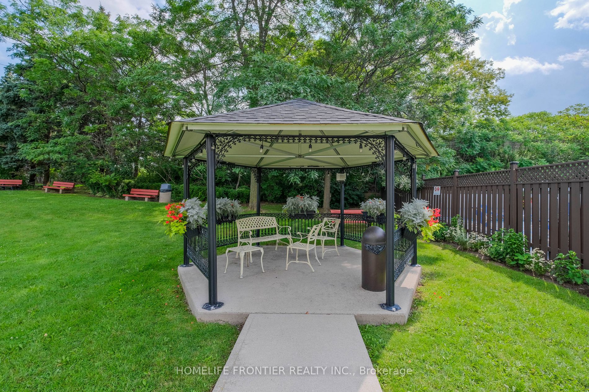 309 Major Mackenzie Dr E, #601