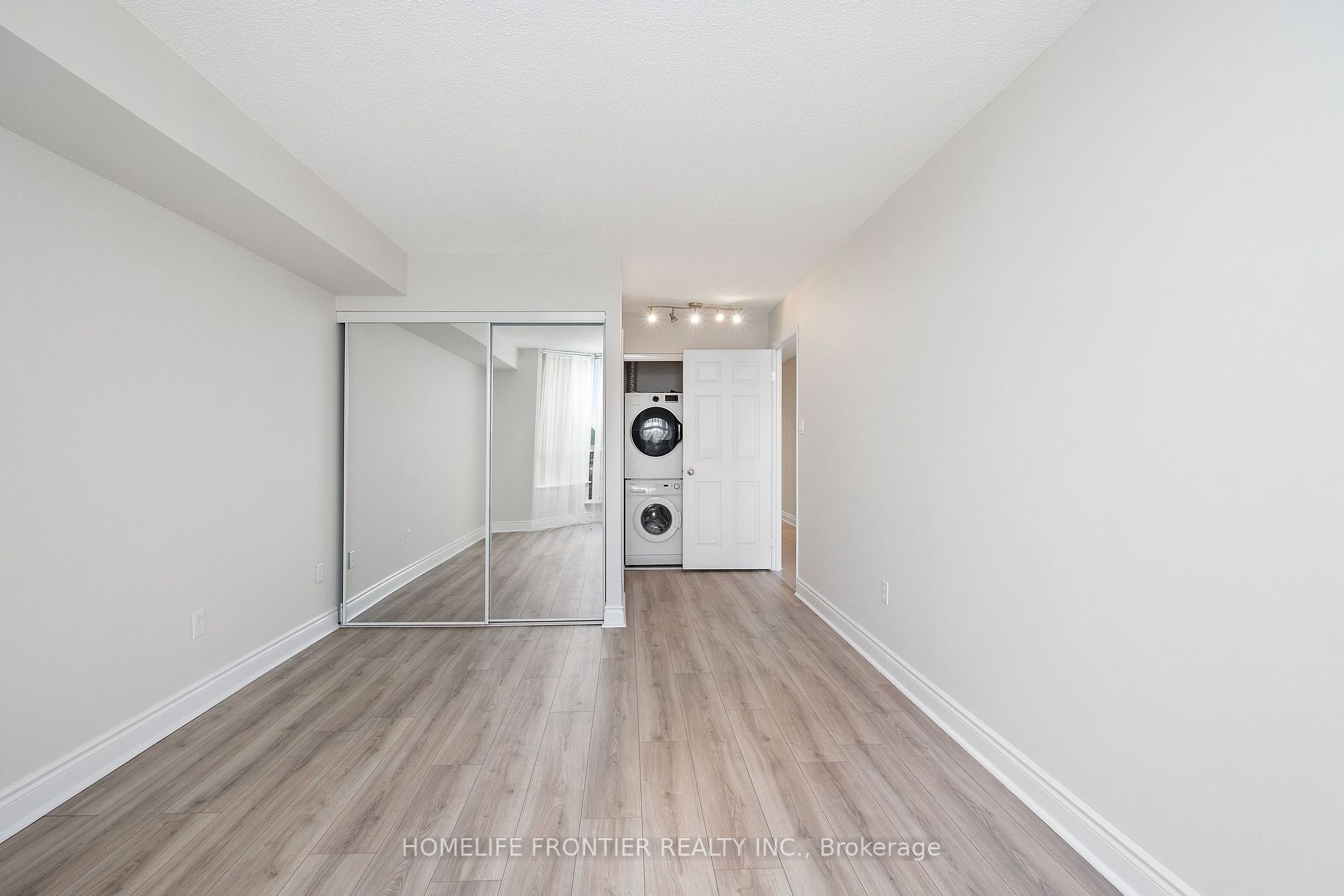 309 Major Mackenzie Dr E, #601