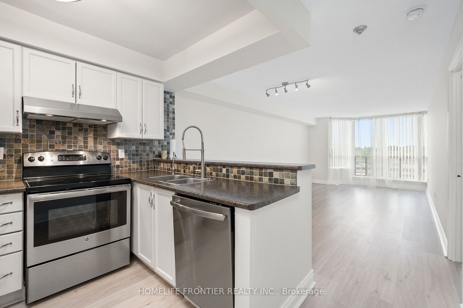 309 Major Mackenzie Dr E, #601