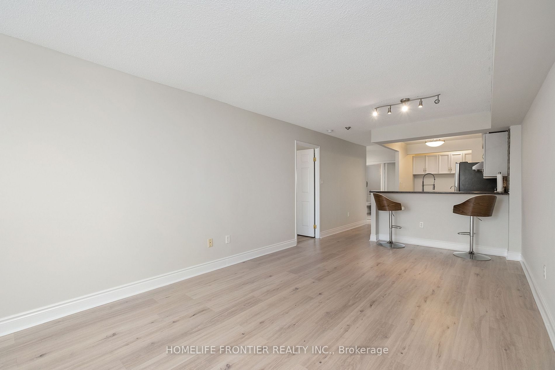 309 Major Mackenzie Dr E, #601