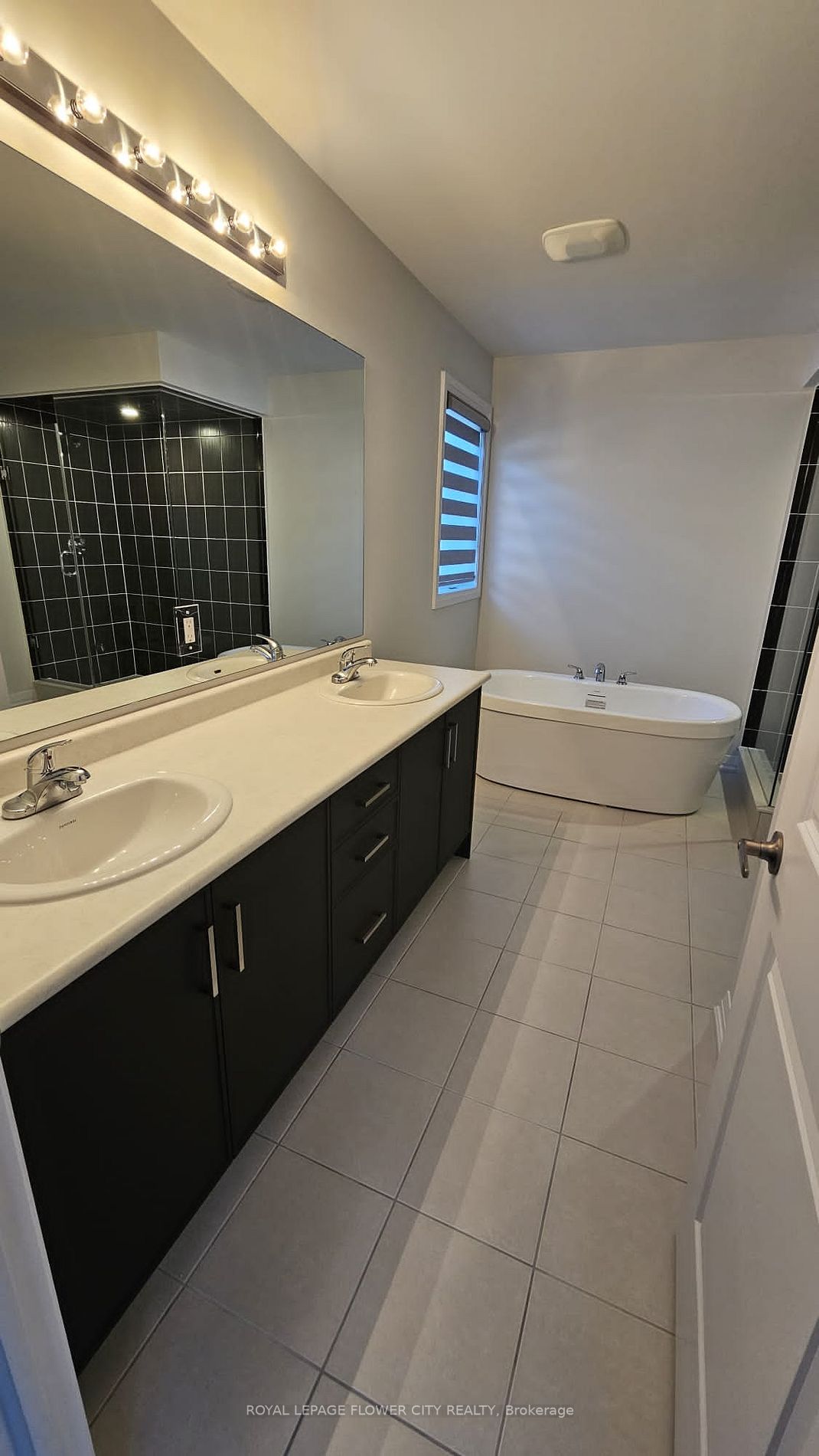 1561 Stovell Cres
