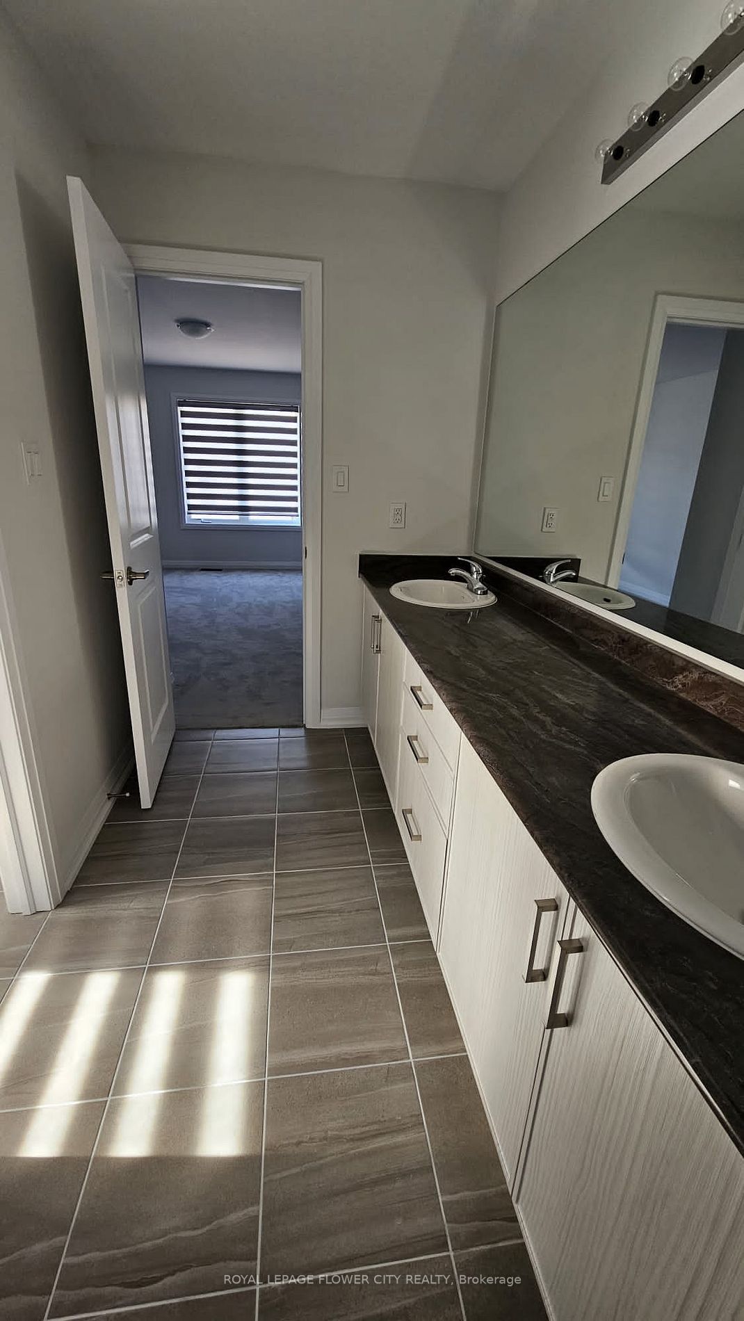 1561 Stovell Cres