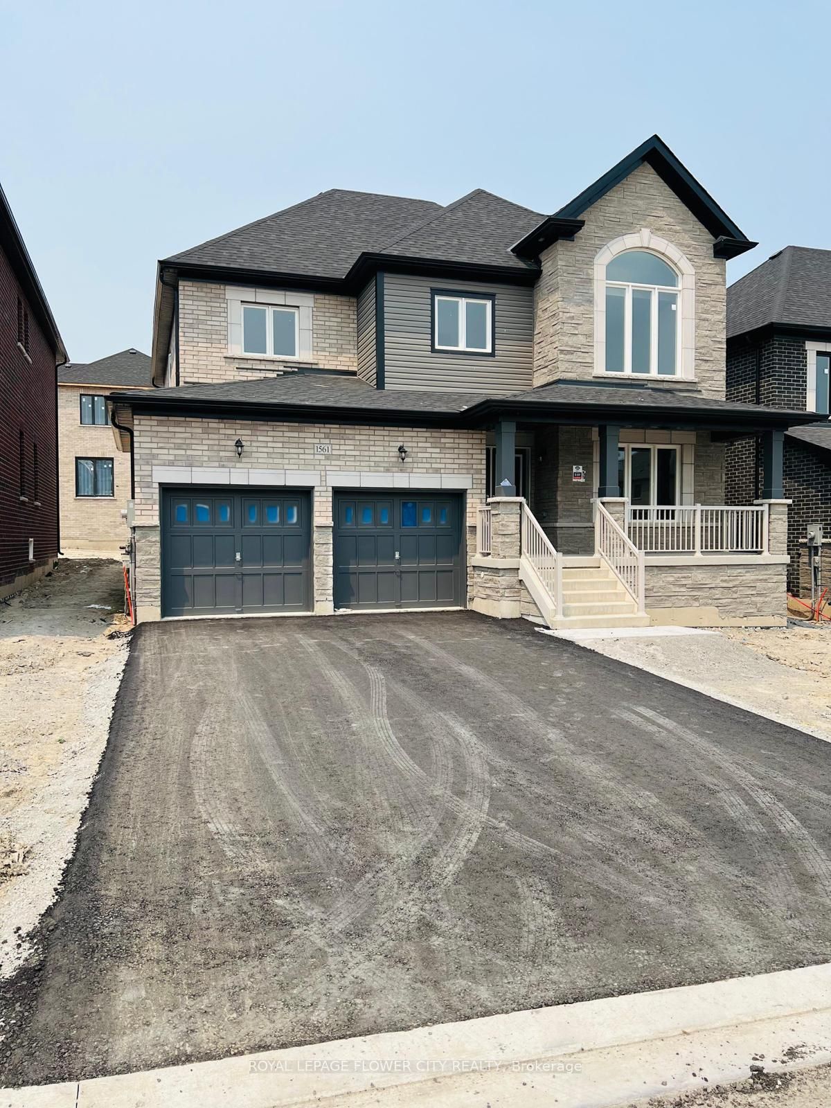1561 Stovell Cres