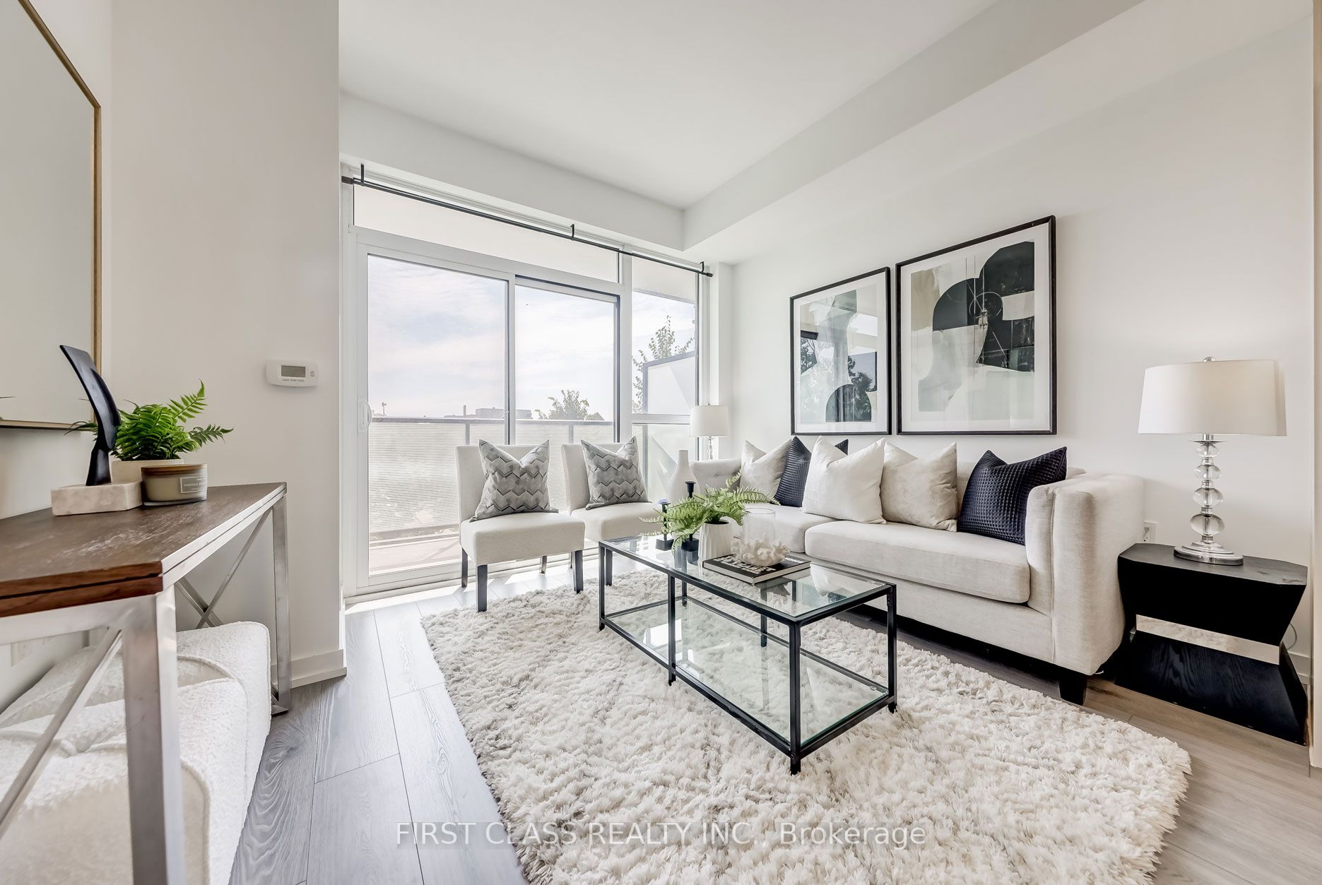 75 Oneida Cres, #305