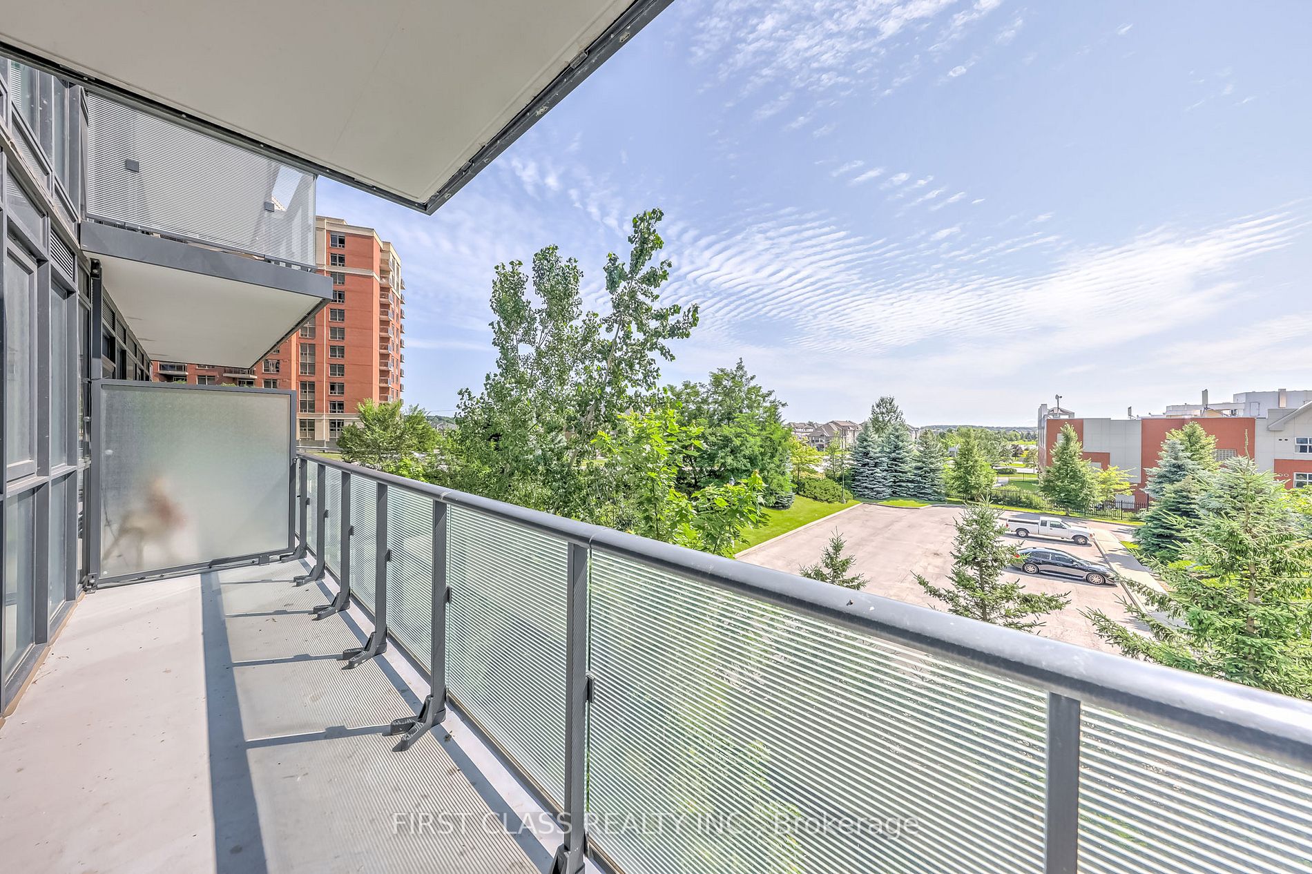 75 Oneida Cres, #305