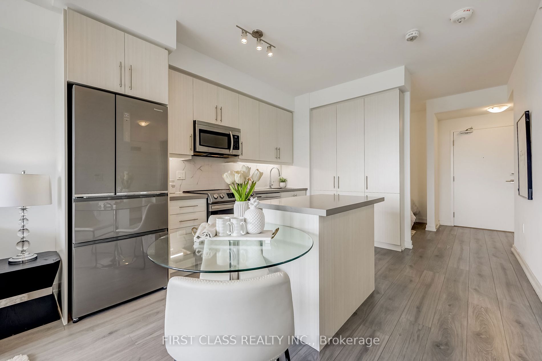 75 Oneida Cres, #305