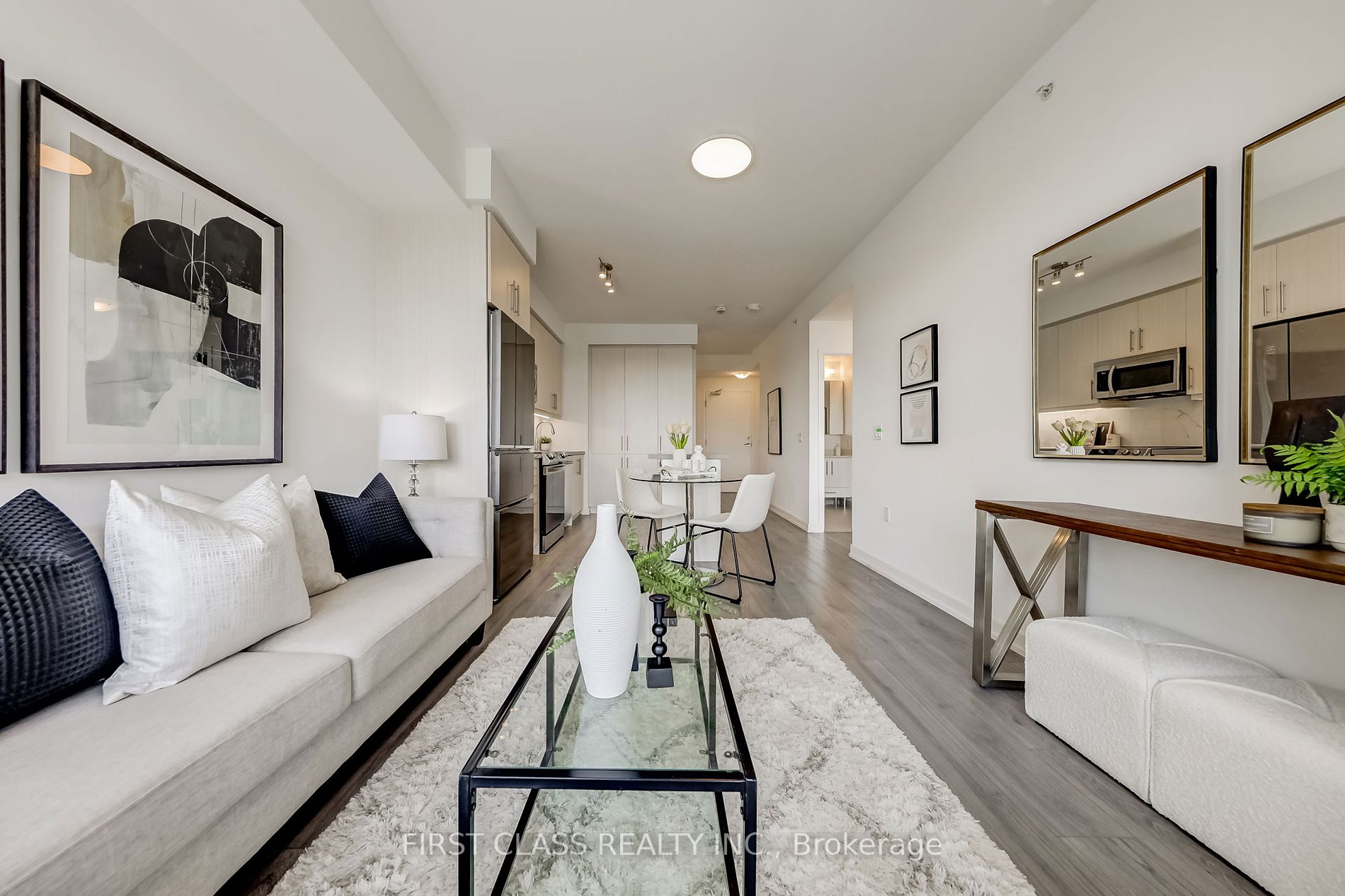 75 Oneida Cres, #305
