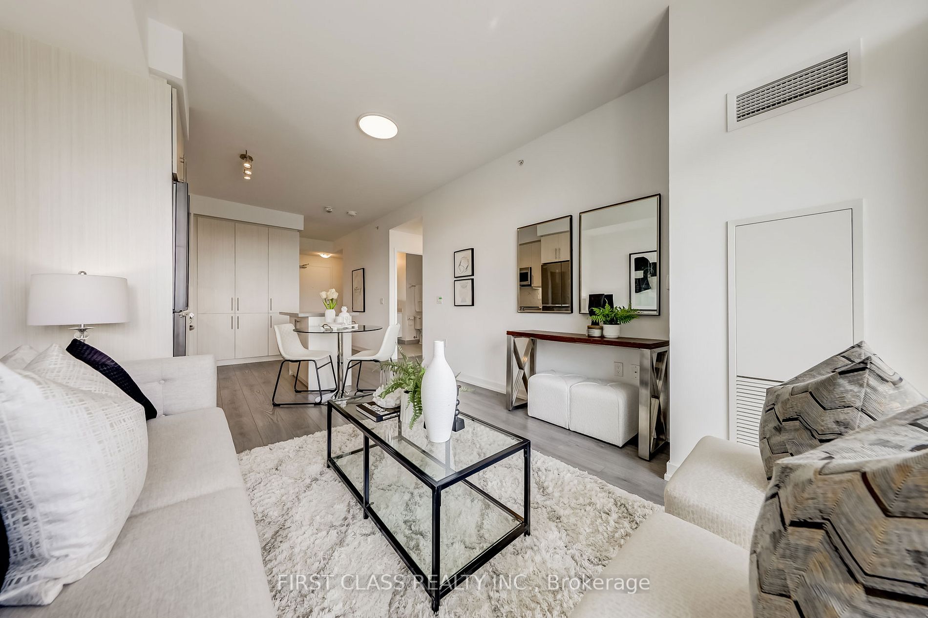 75 Oneida Cres, #305