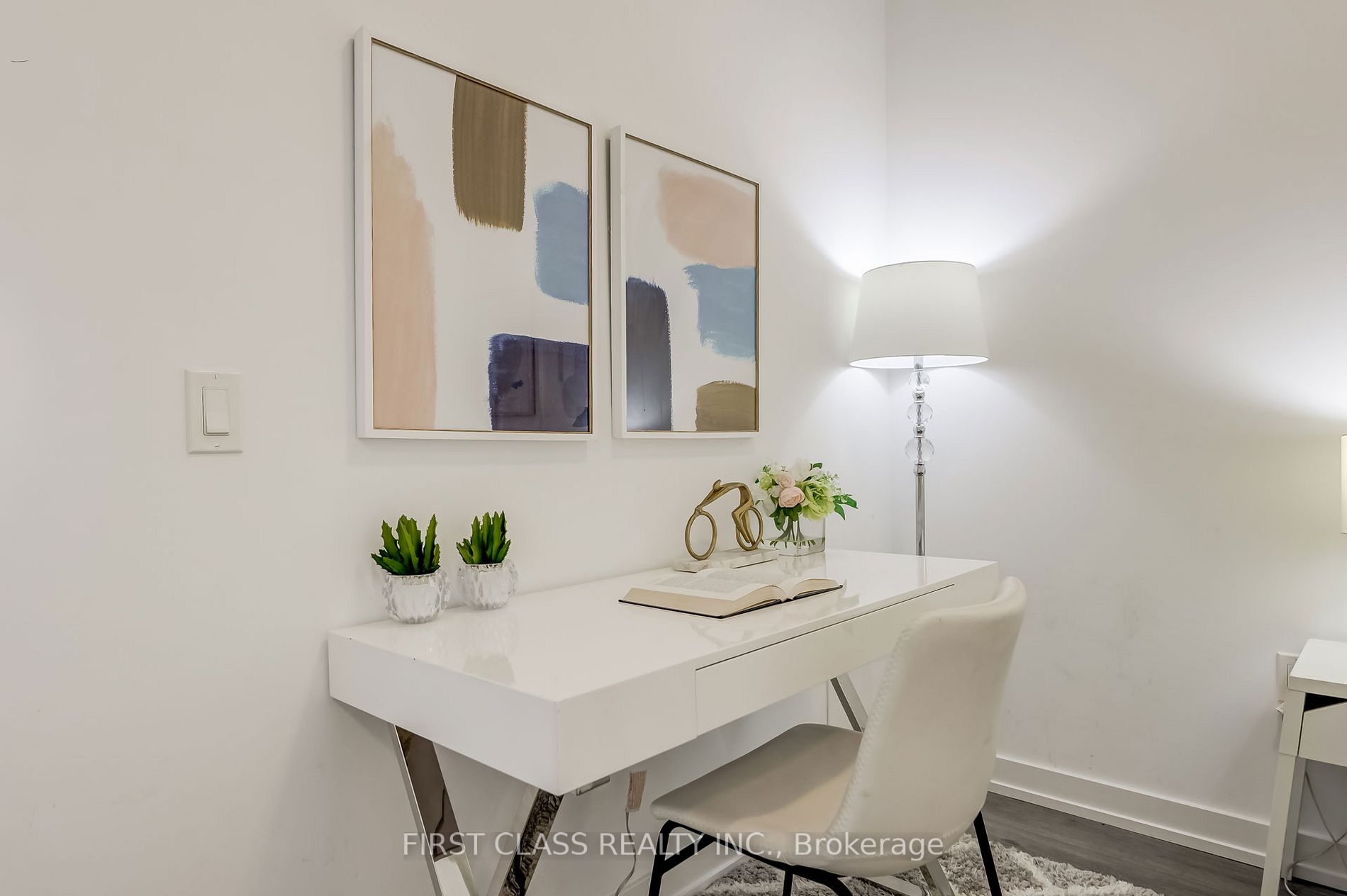 75 Oneida Cres, #305