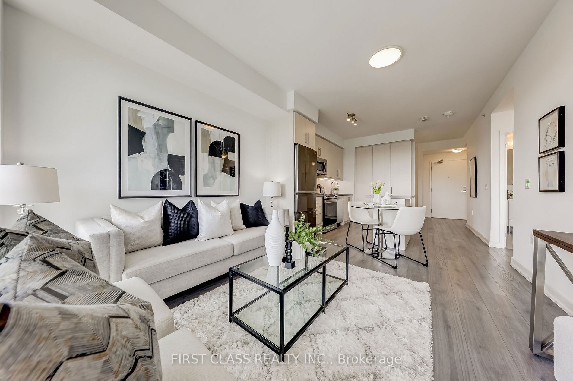 75 Oneida Cres, #305