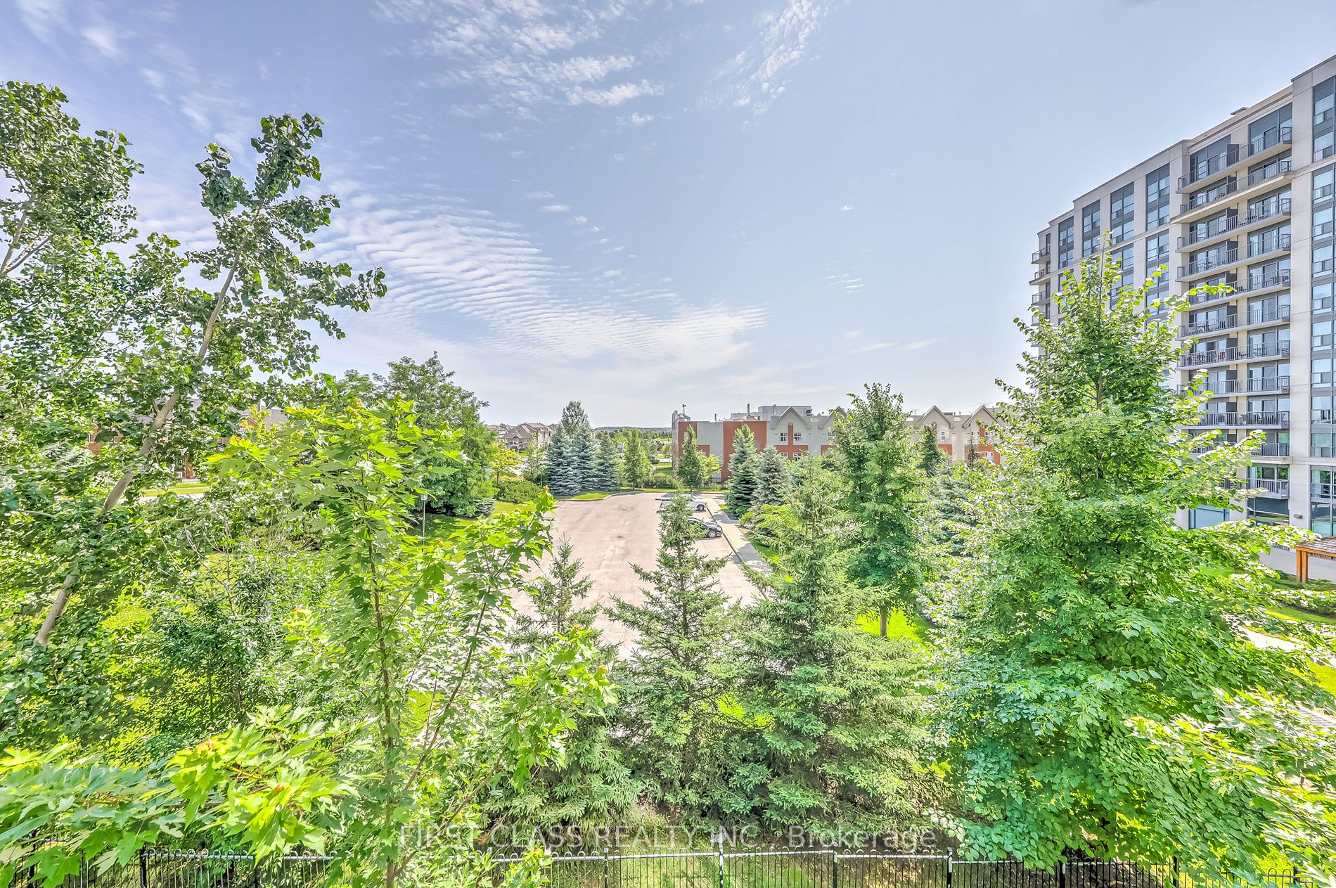 75 Oneida Cres, #305