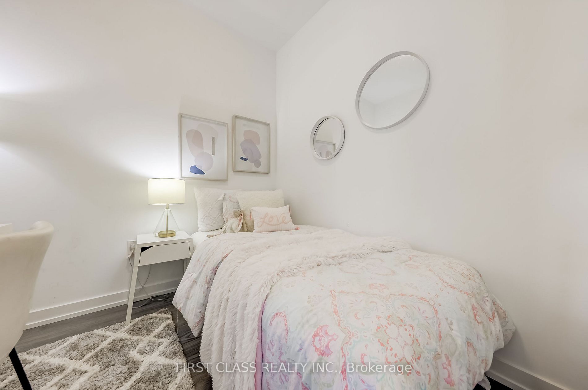 75 Oneida Cres, #305