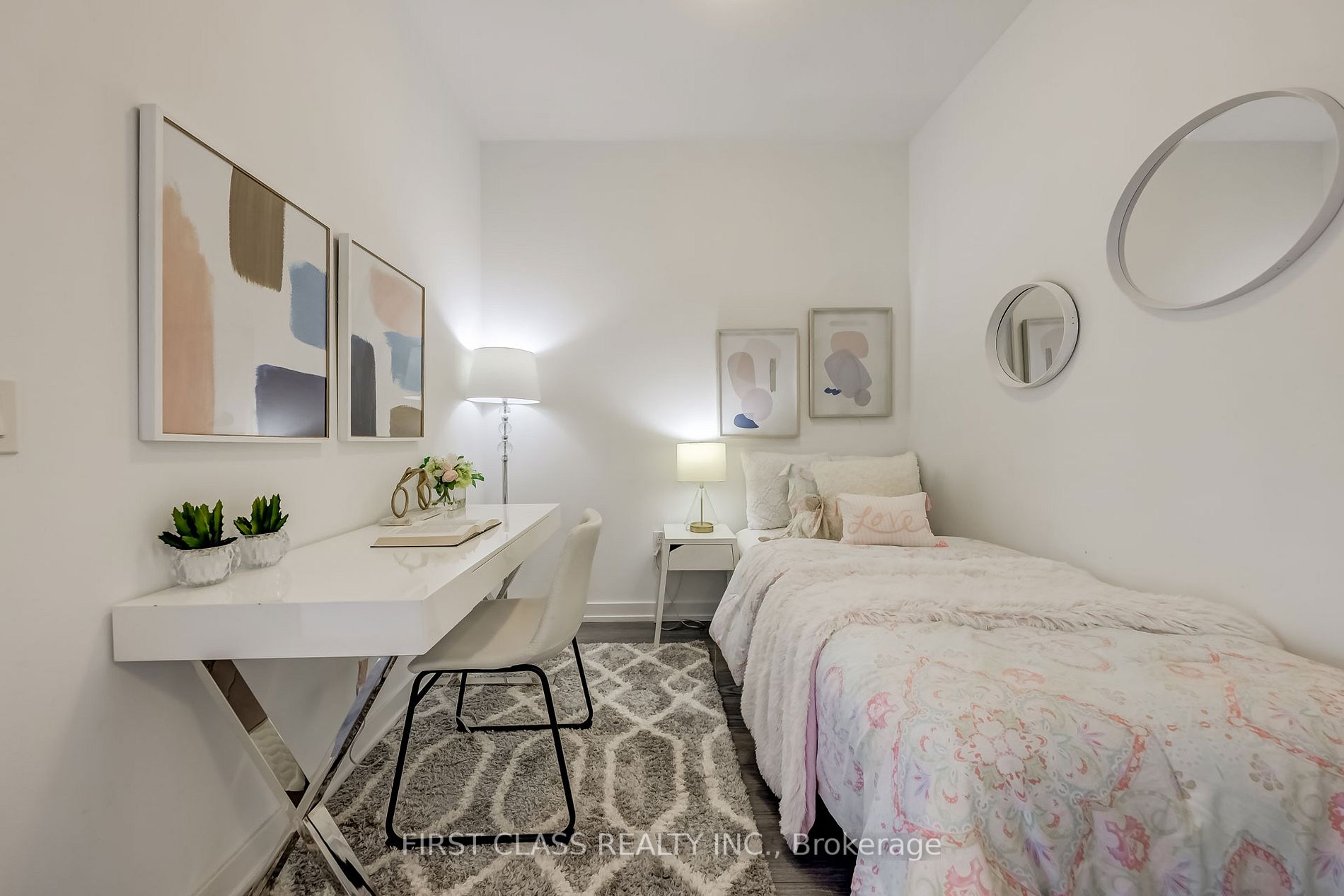 75 Oneida Cres, #305
