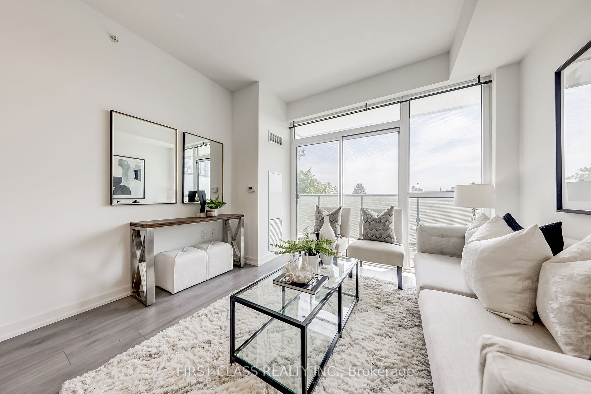 75 Oneida Cres, #305