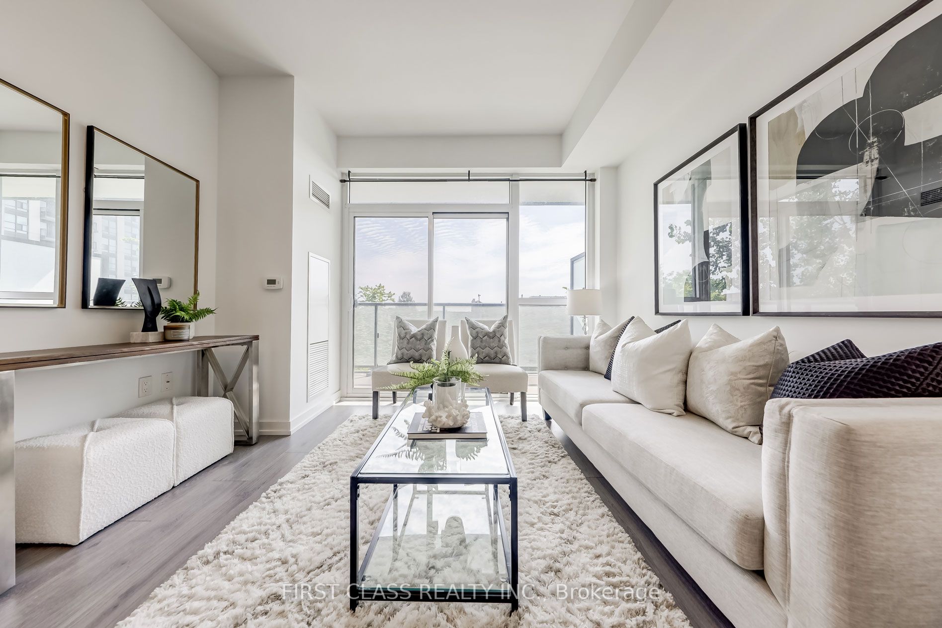 75 Oneida Cres, #305