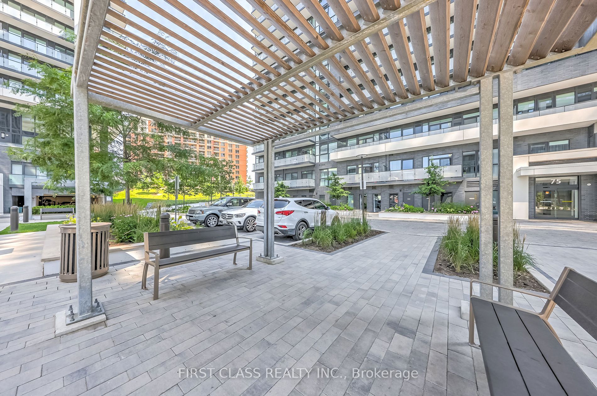 75 Oneida Cres, #305