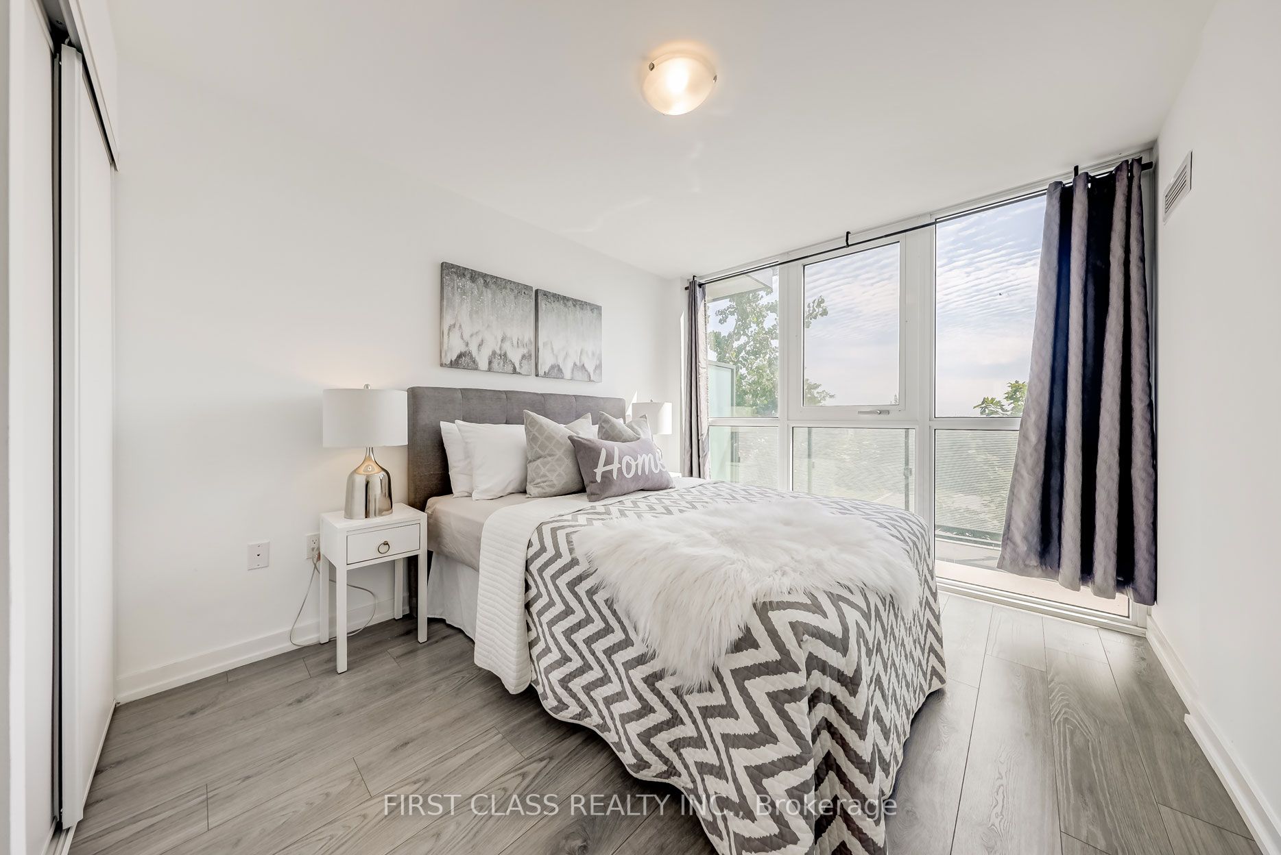 75 Oneida Cres, #305