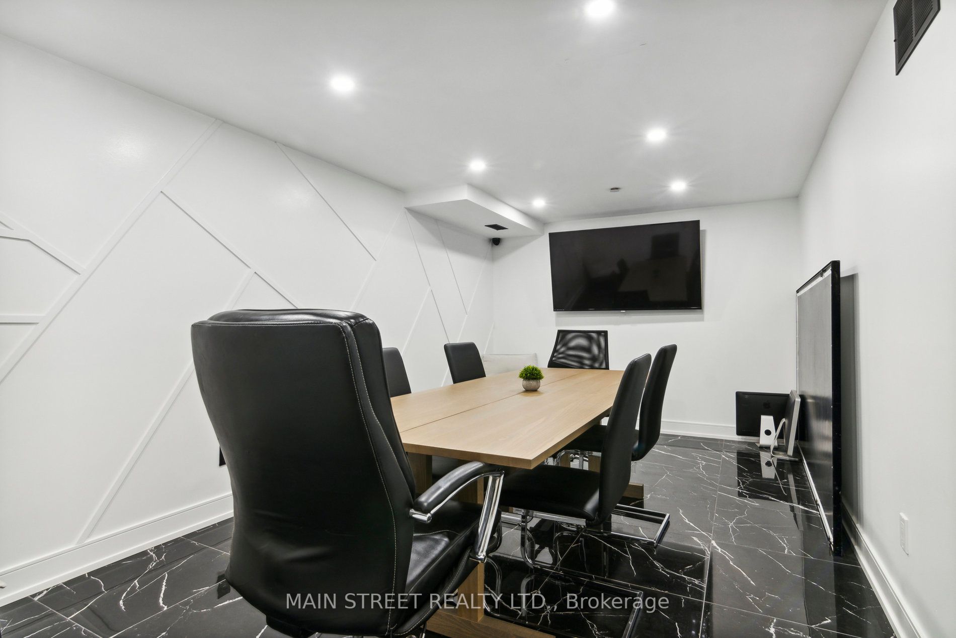 250 Regina Rd, #12