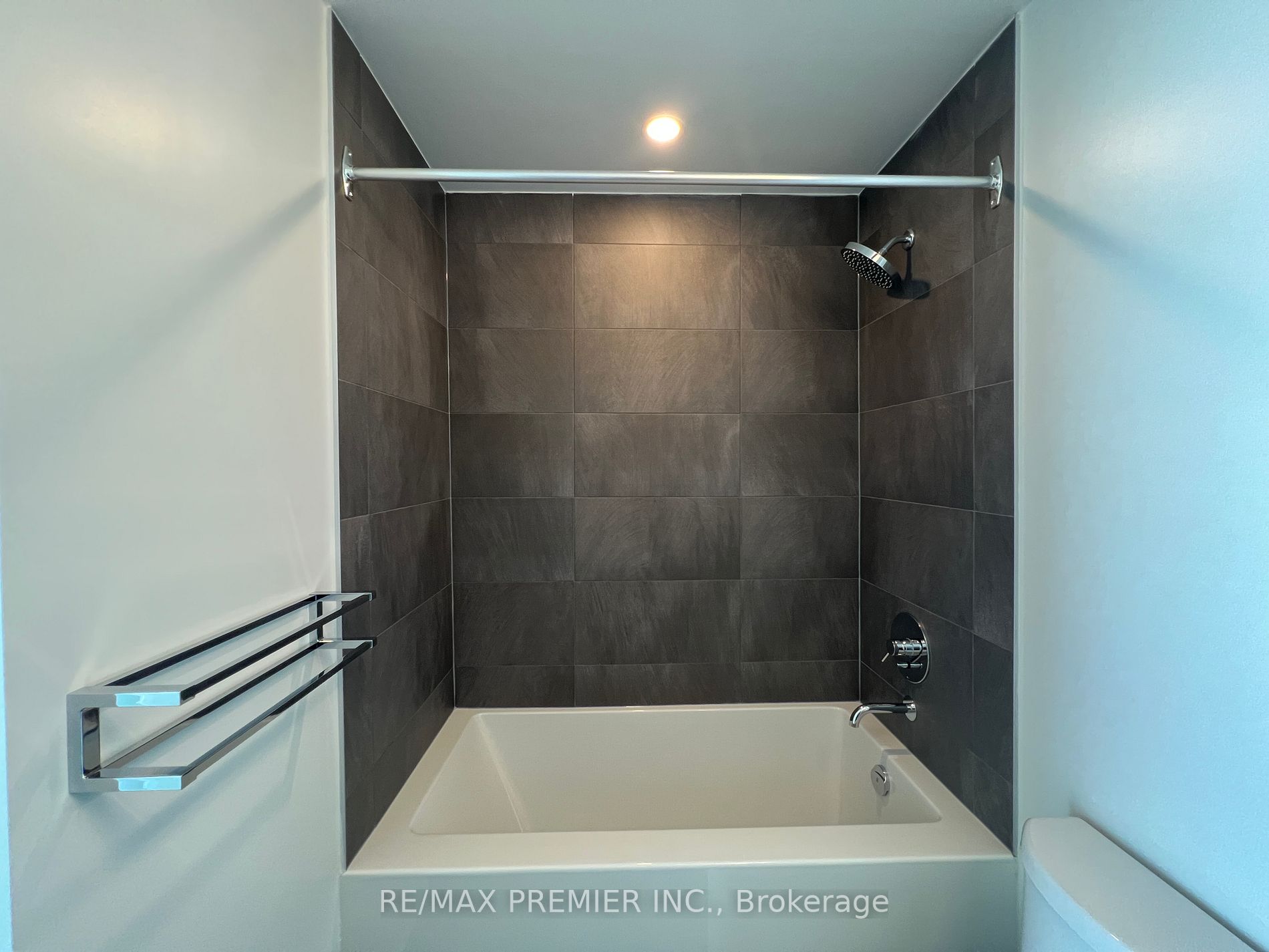 1000 Portage Parkway, #905