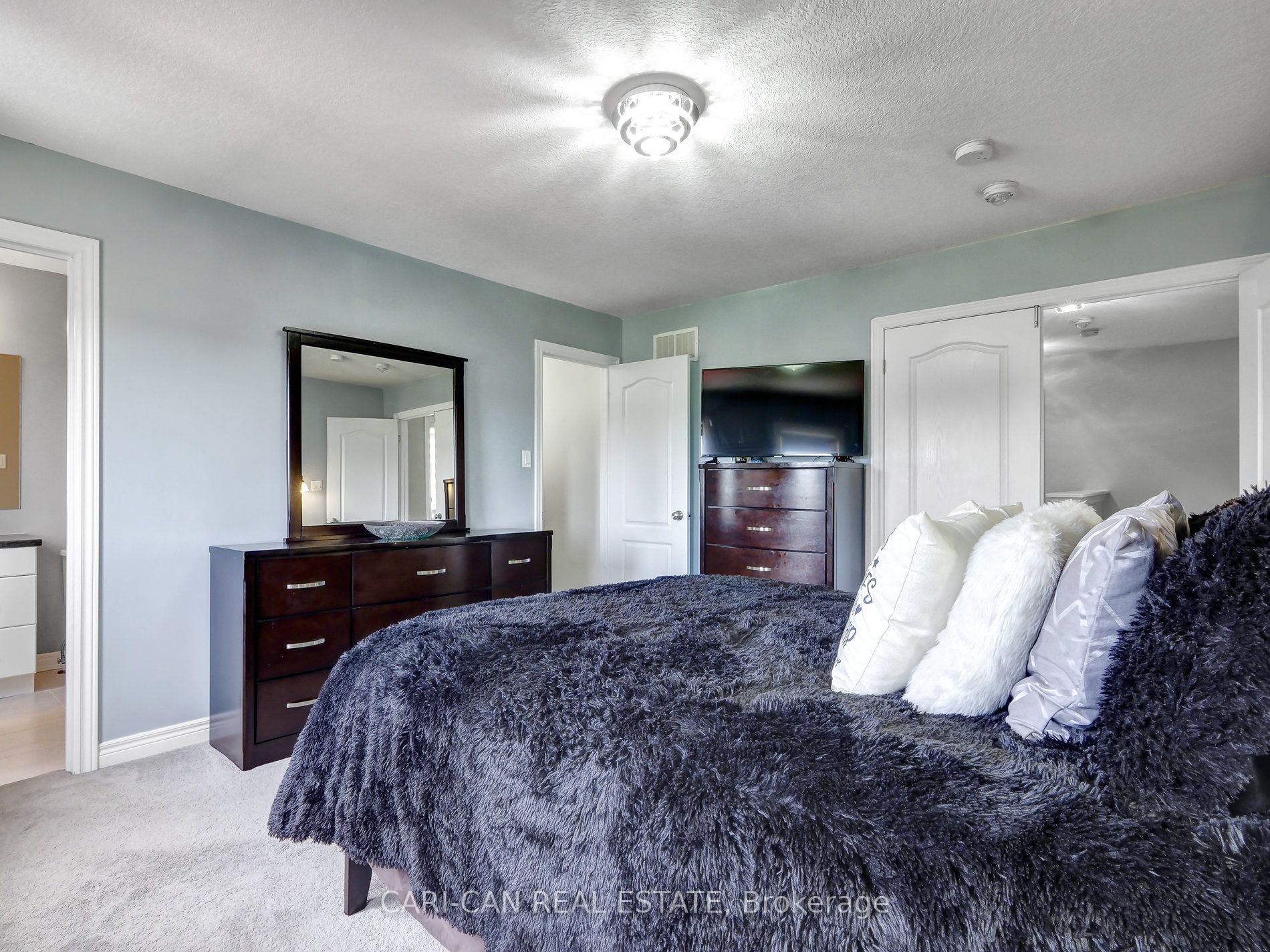 187 Hutchinson Dr