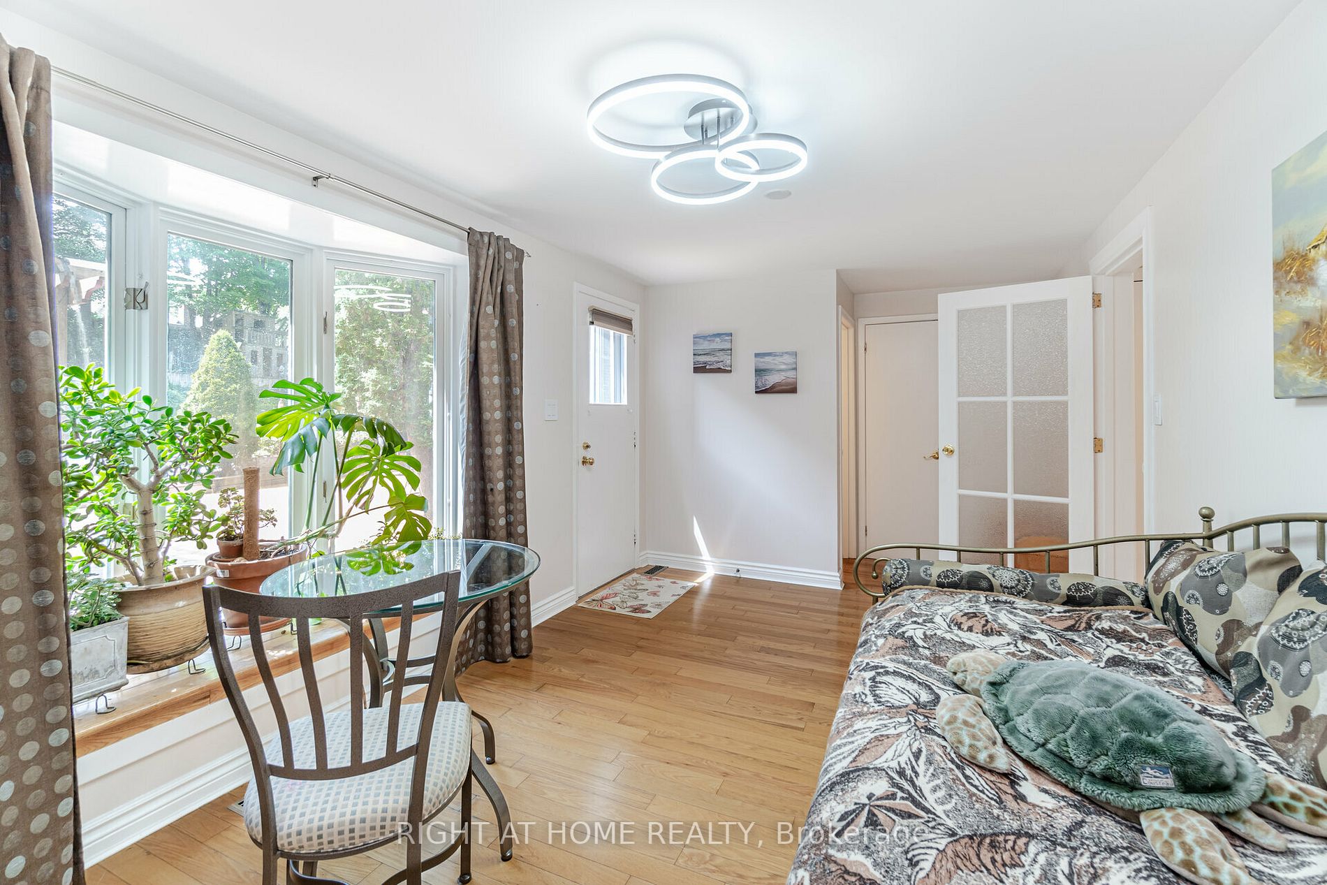 6 Cedar Crescent
