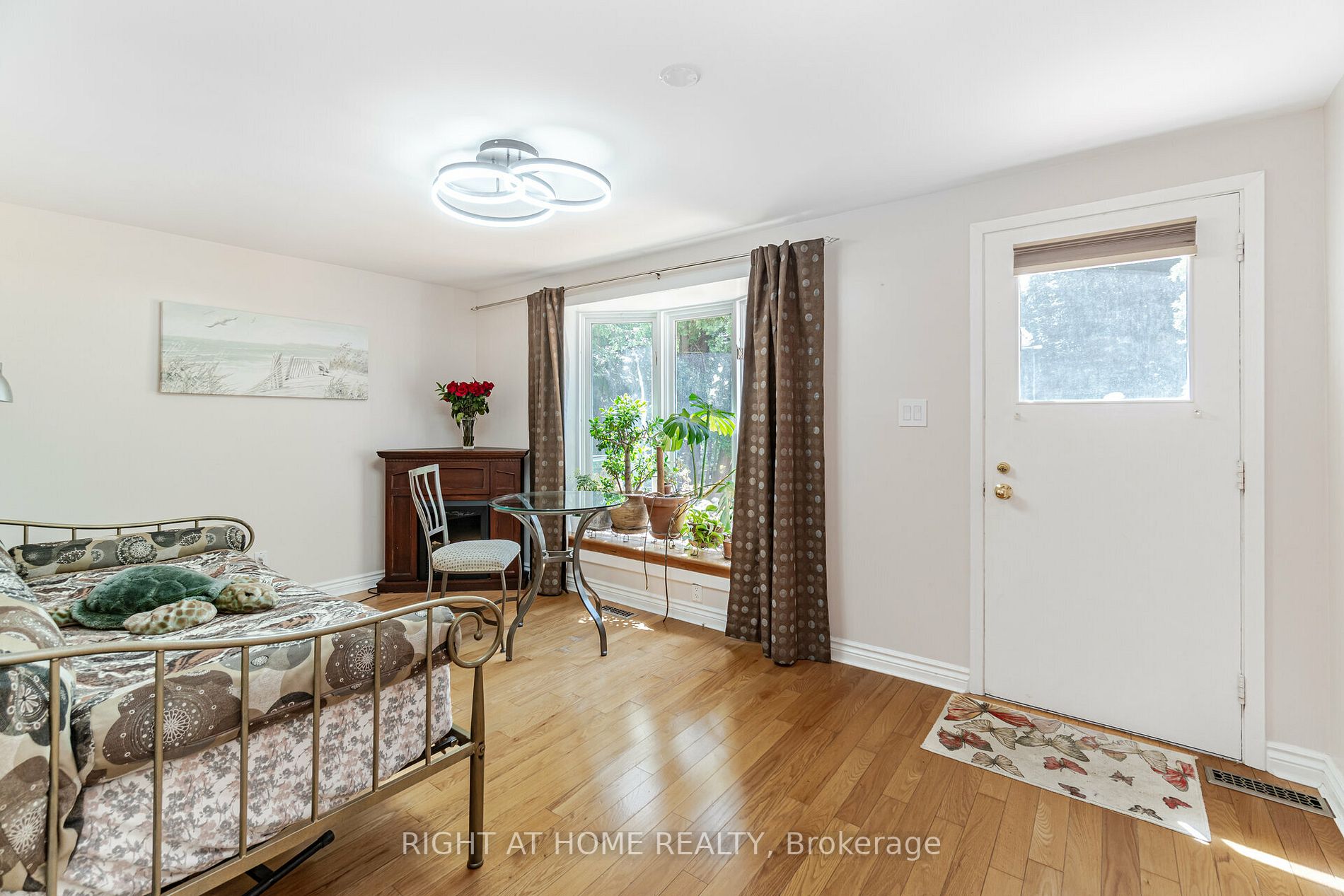 6 Cedar Crescent