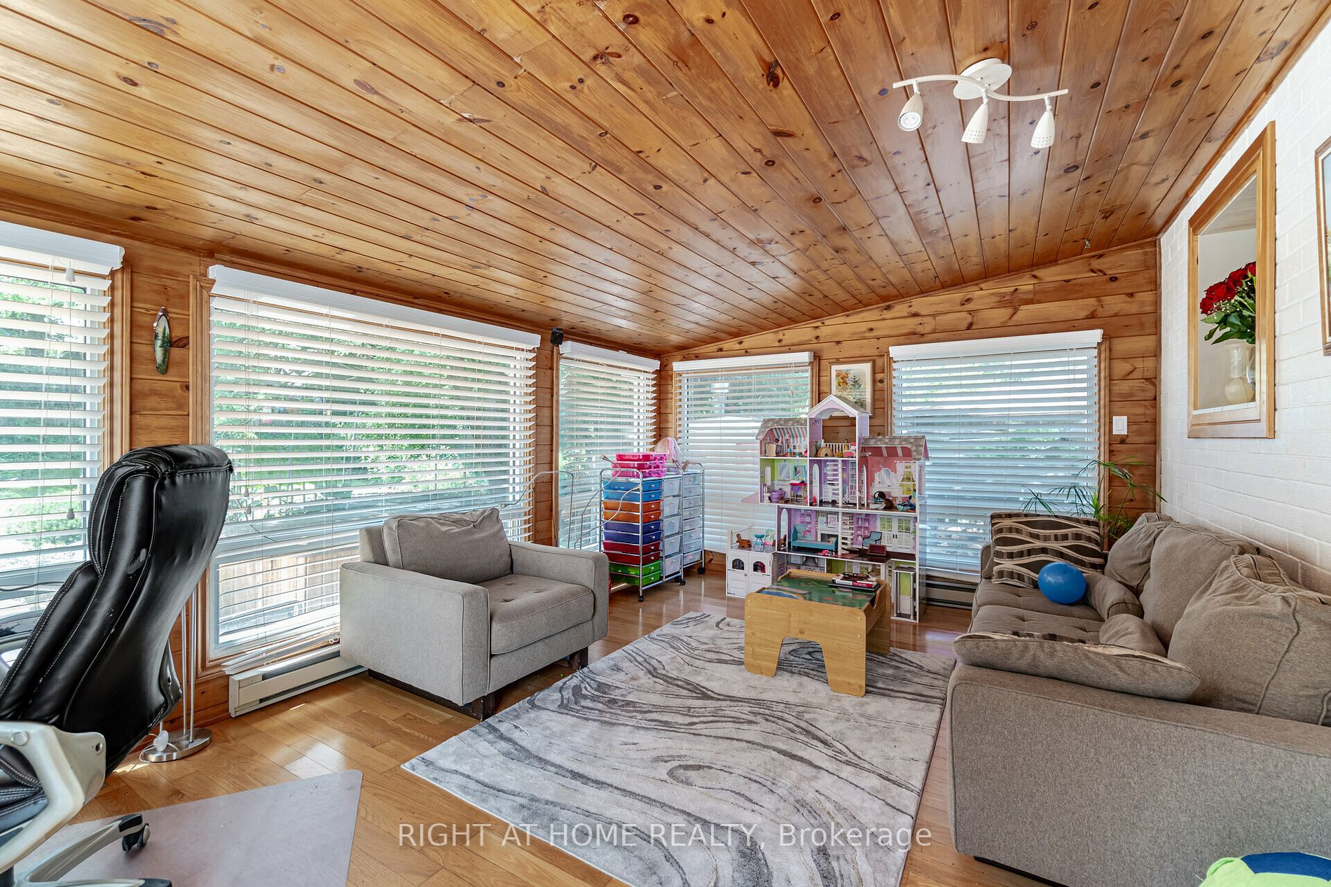 6 Cedar Crescent