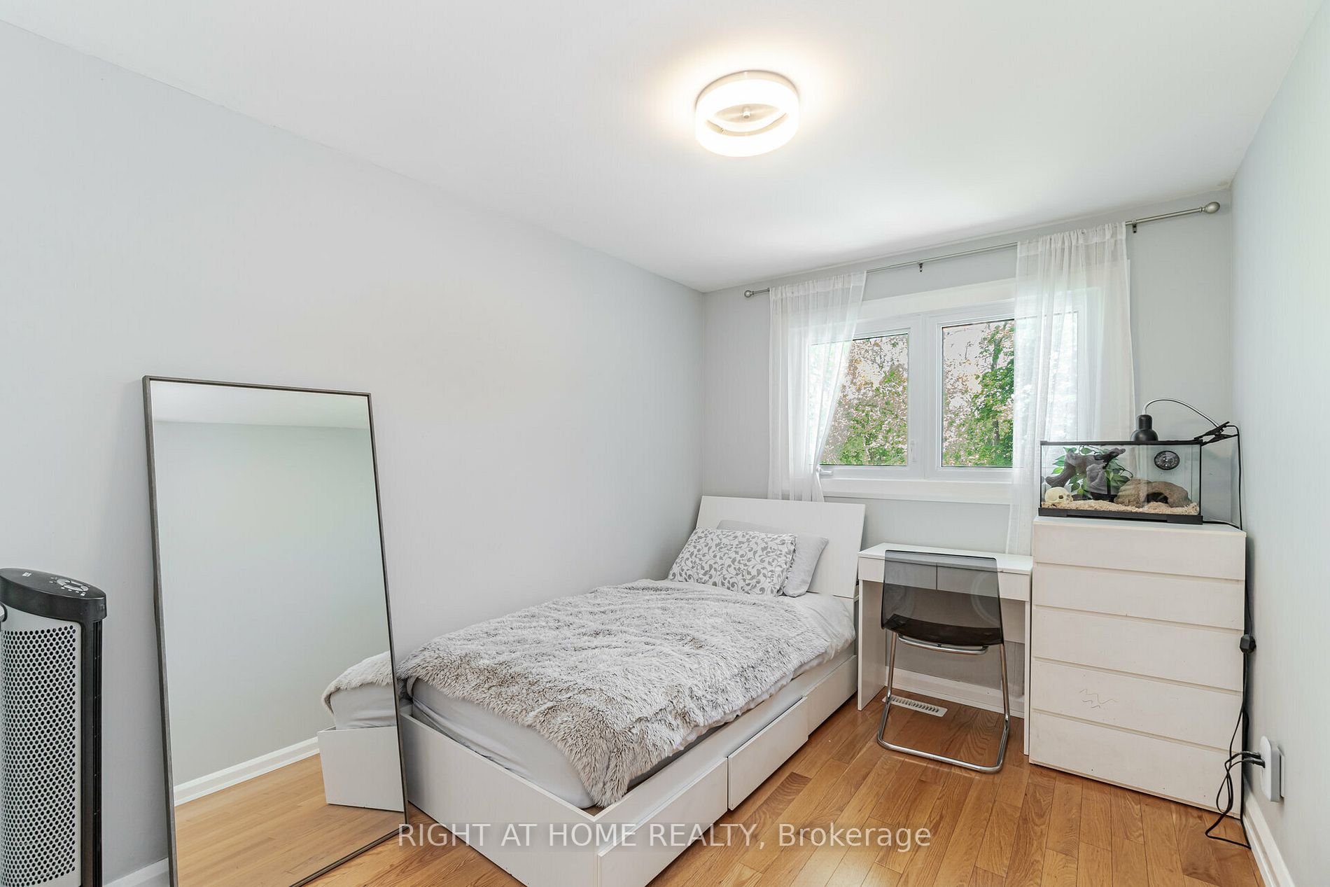 6 Cedar Crescent