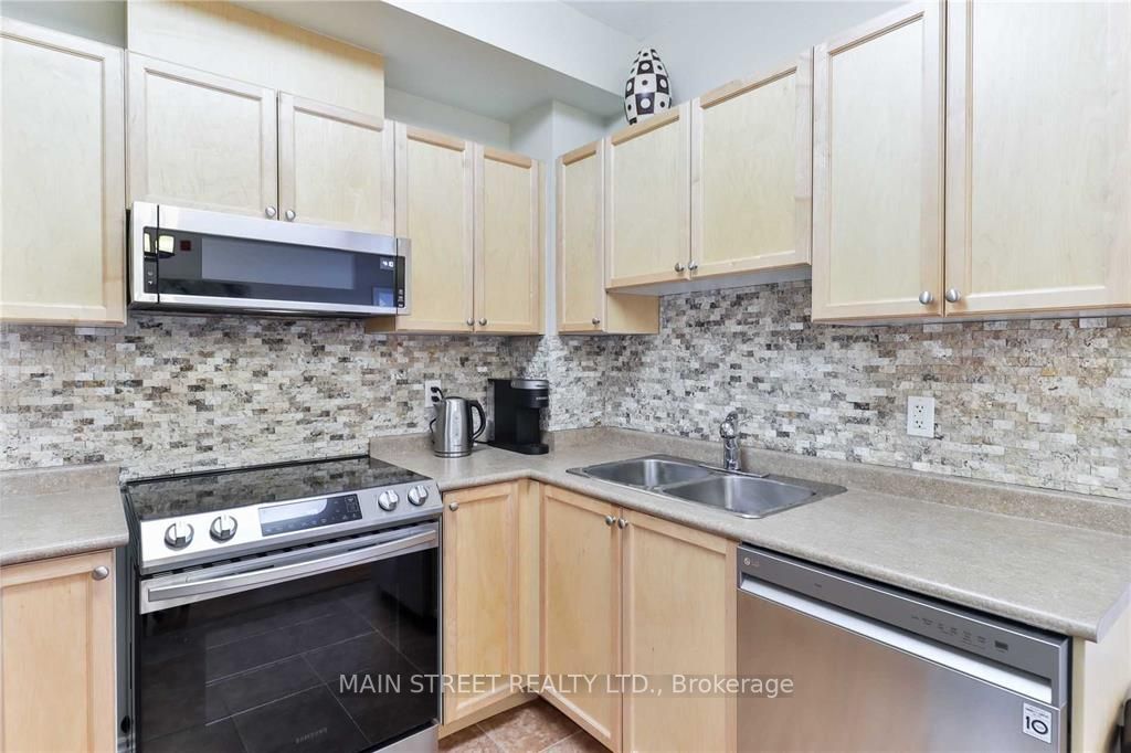 15450 Yonge Street #304