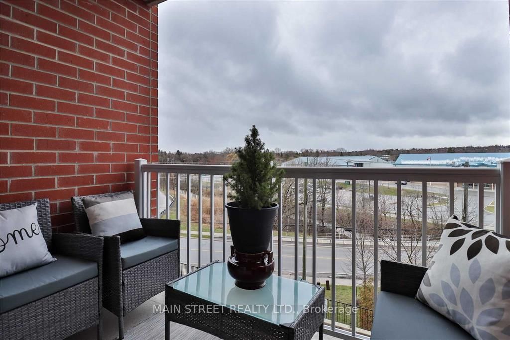 15450 Yonge Street #304