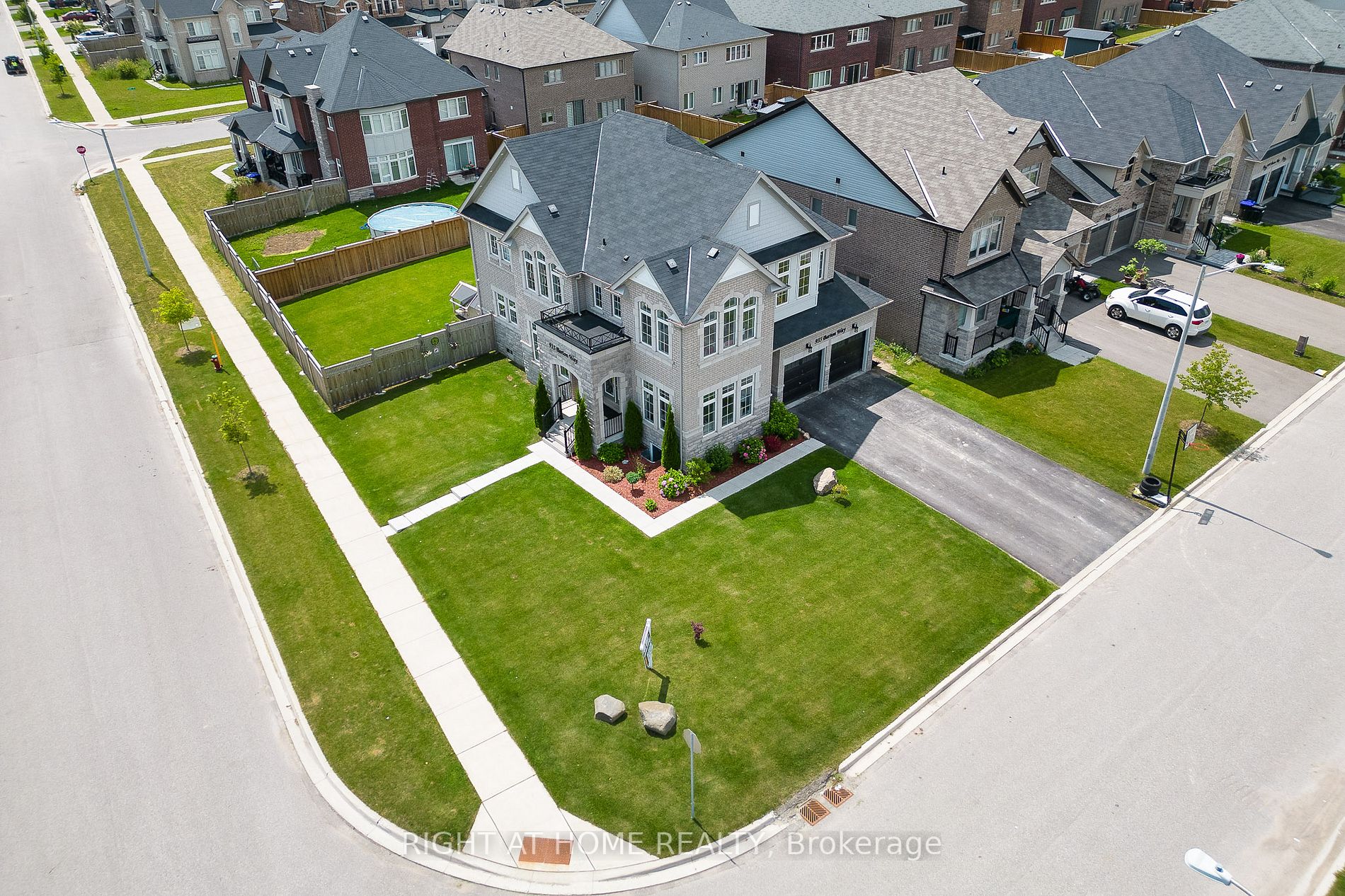 935 Barton Way