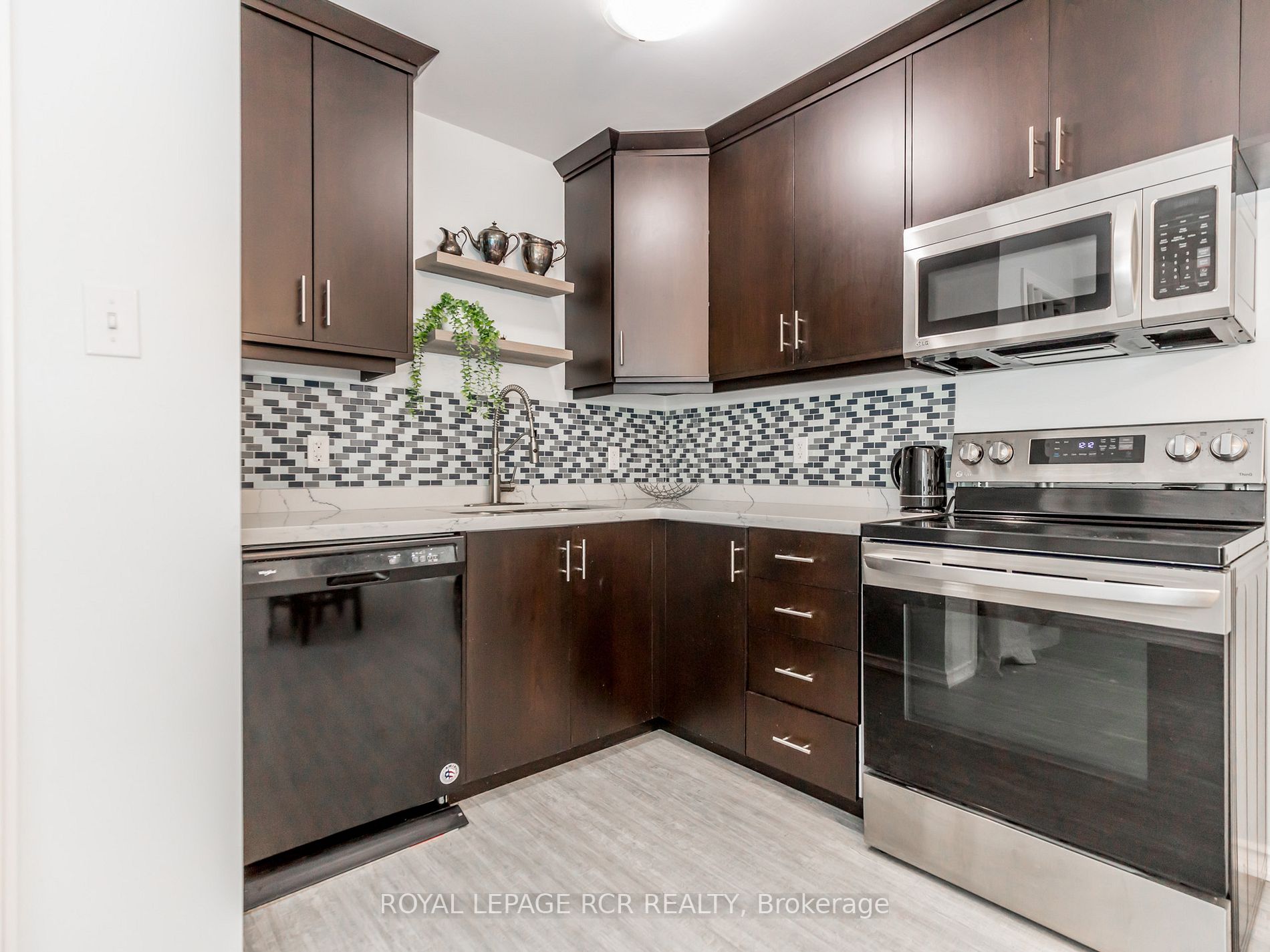 37 Victoria Dr S