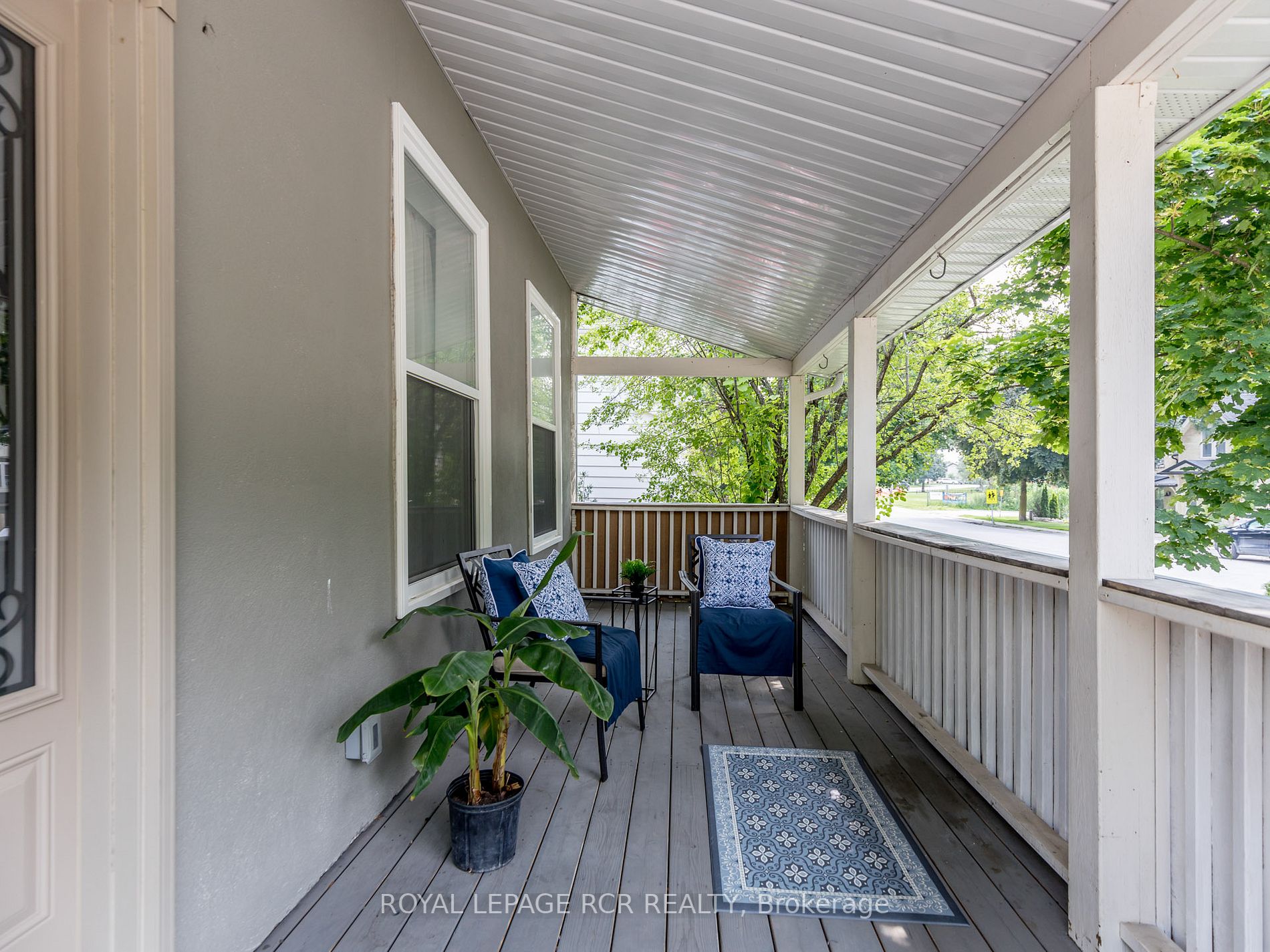 37 Victoria Dr S