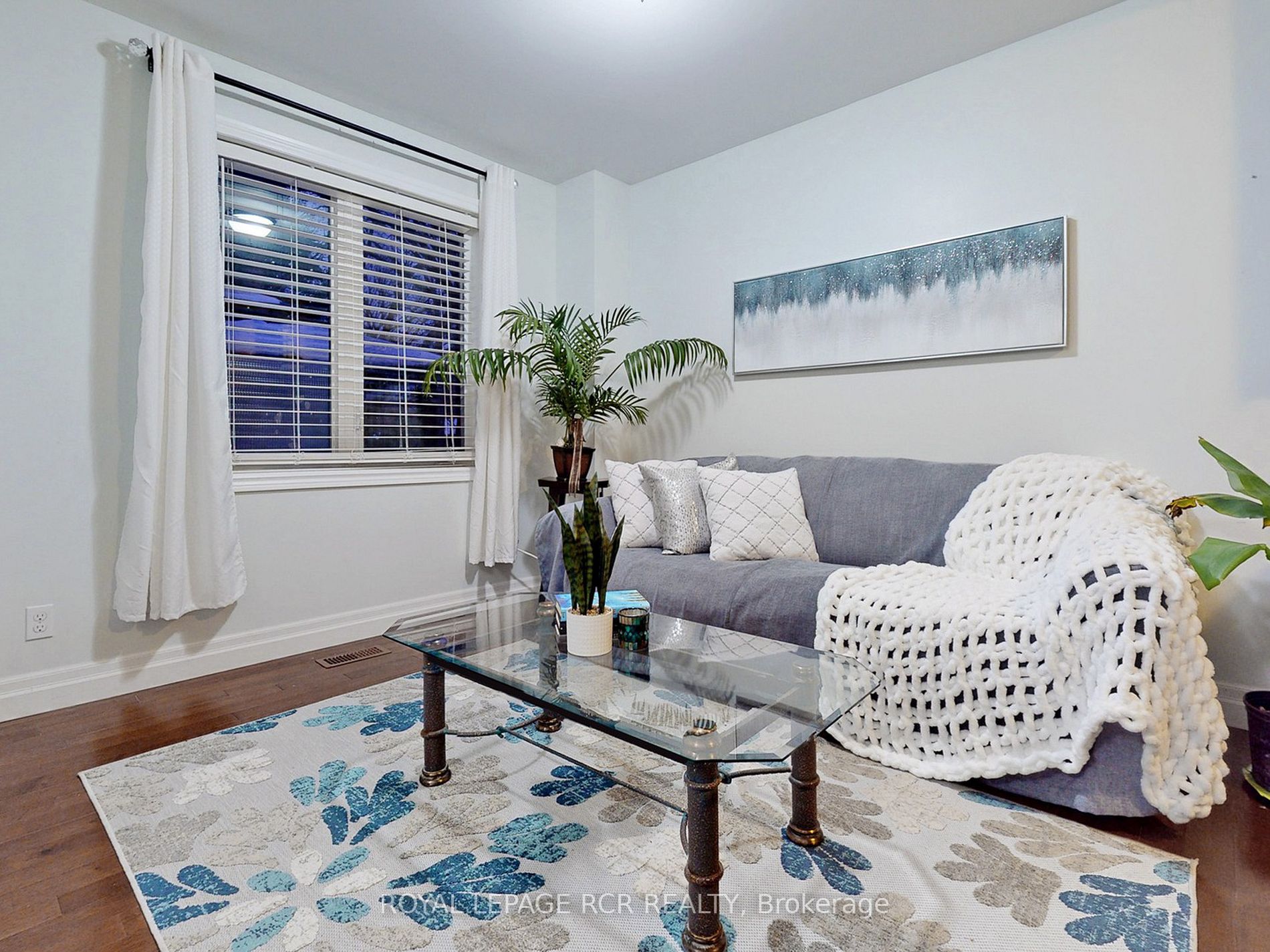 37 Victoria Dr S