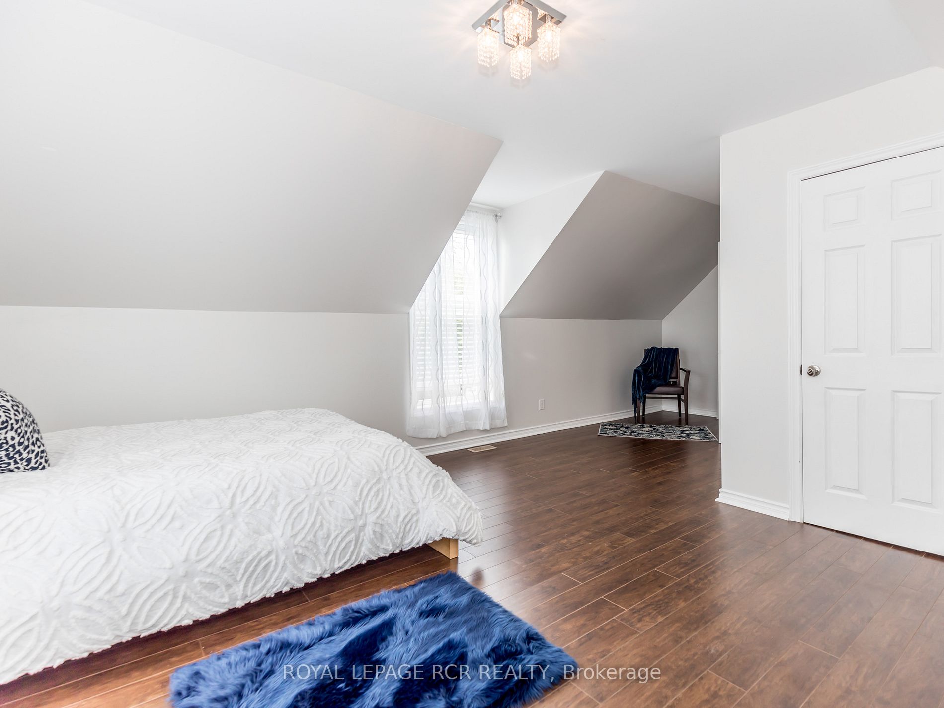 37 Victoria Dr S