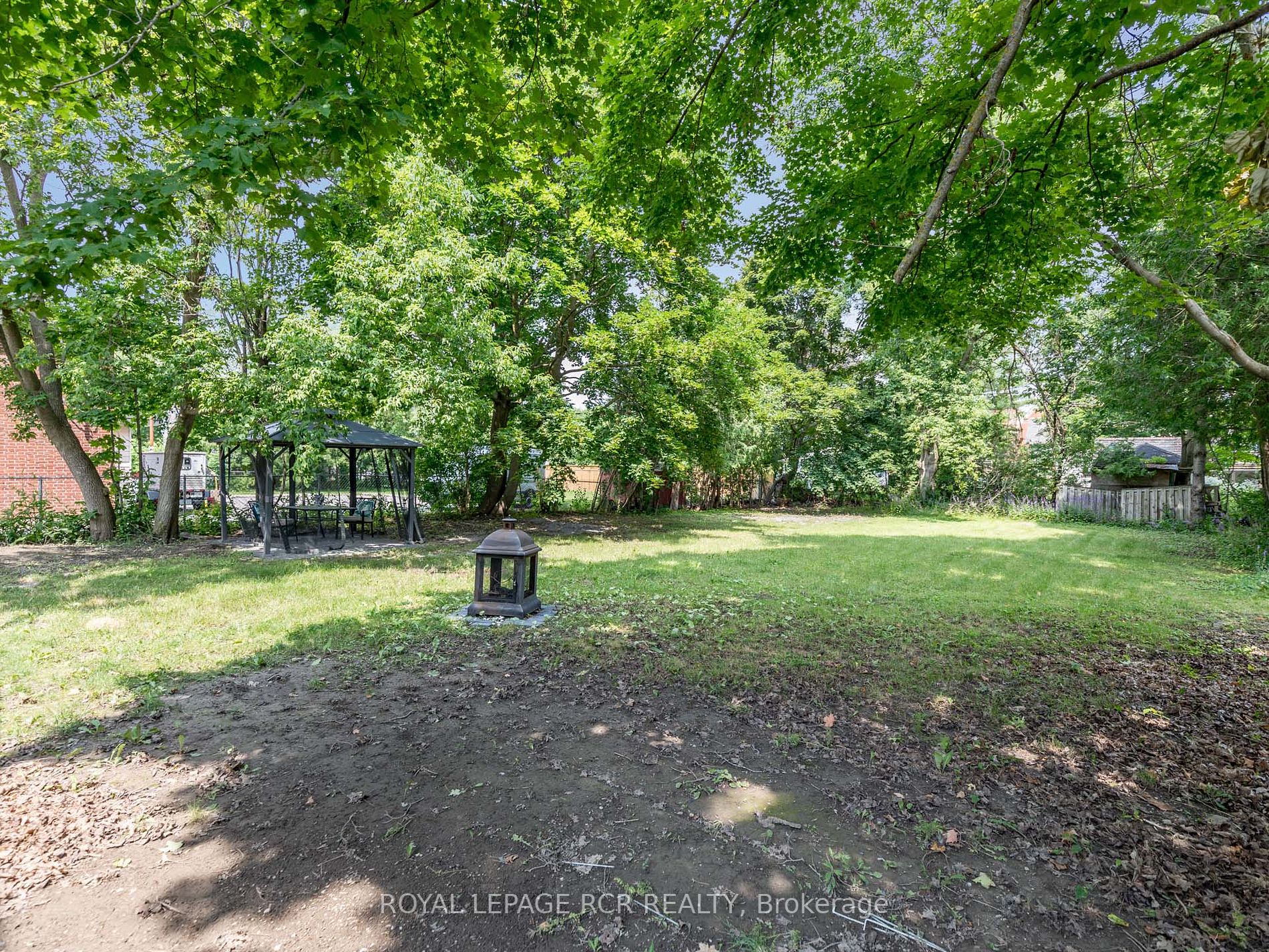 37 Victoria Dr S